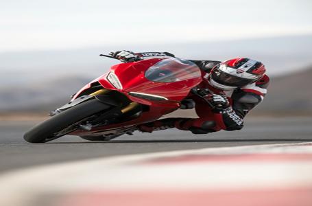 2026 Ducati Panigale V2 S - Photo 5