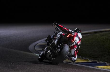 2026 Ducati Streetfighter V4 S - Photo 4