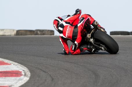 2026 Ducati Panigale V2 - Photo 6