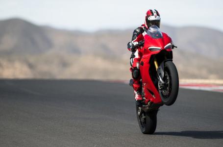2026 Ducati Panigale V2 S - Photo 3
