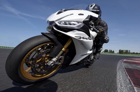 2026 Aprilia RSV4 1100 - Photo 4