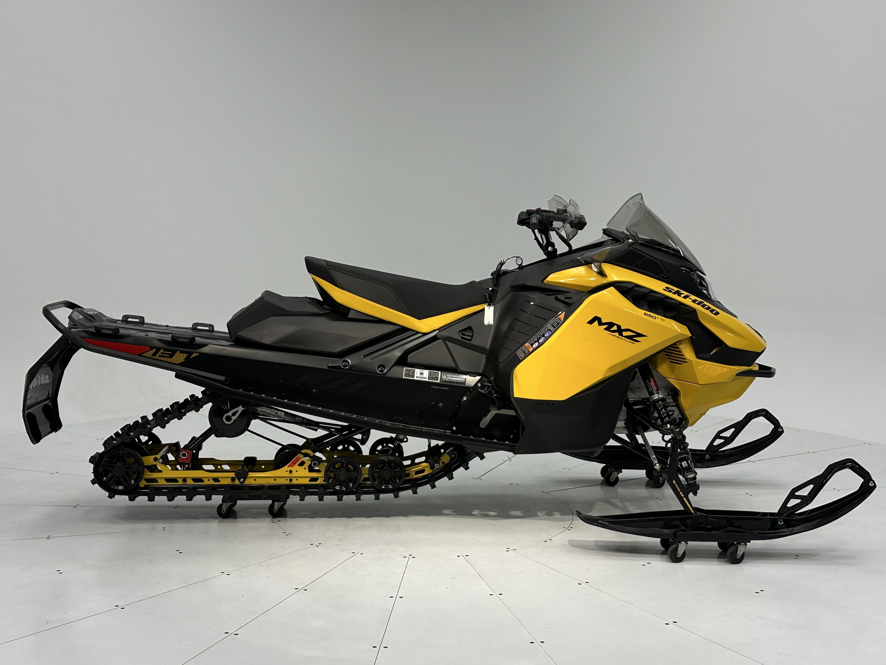 2025 Ski-Doo MXZ ADRENALINE 137 850 E-TEC RipSaw 1.25" E.S.