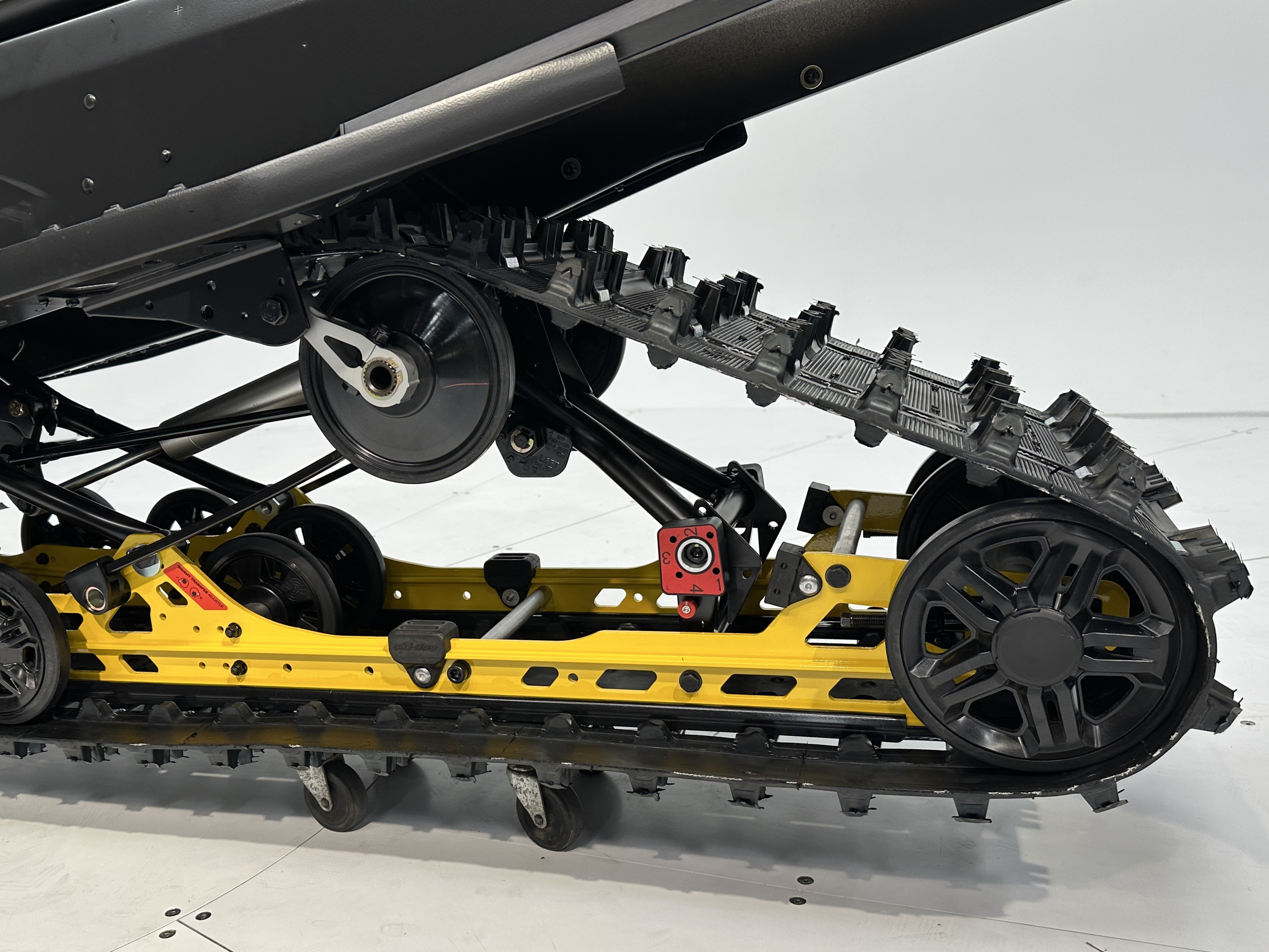 2025 Ski-Doo MXZ ADRENALINE 137 850 E-TEC RipSaw 1.25" E.S. - Photo 9