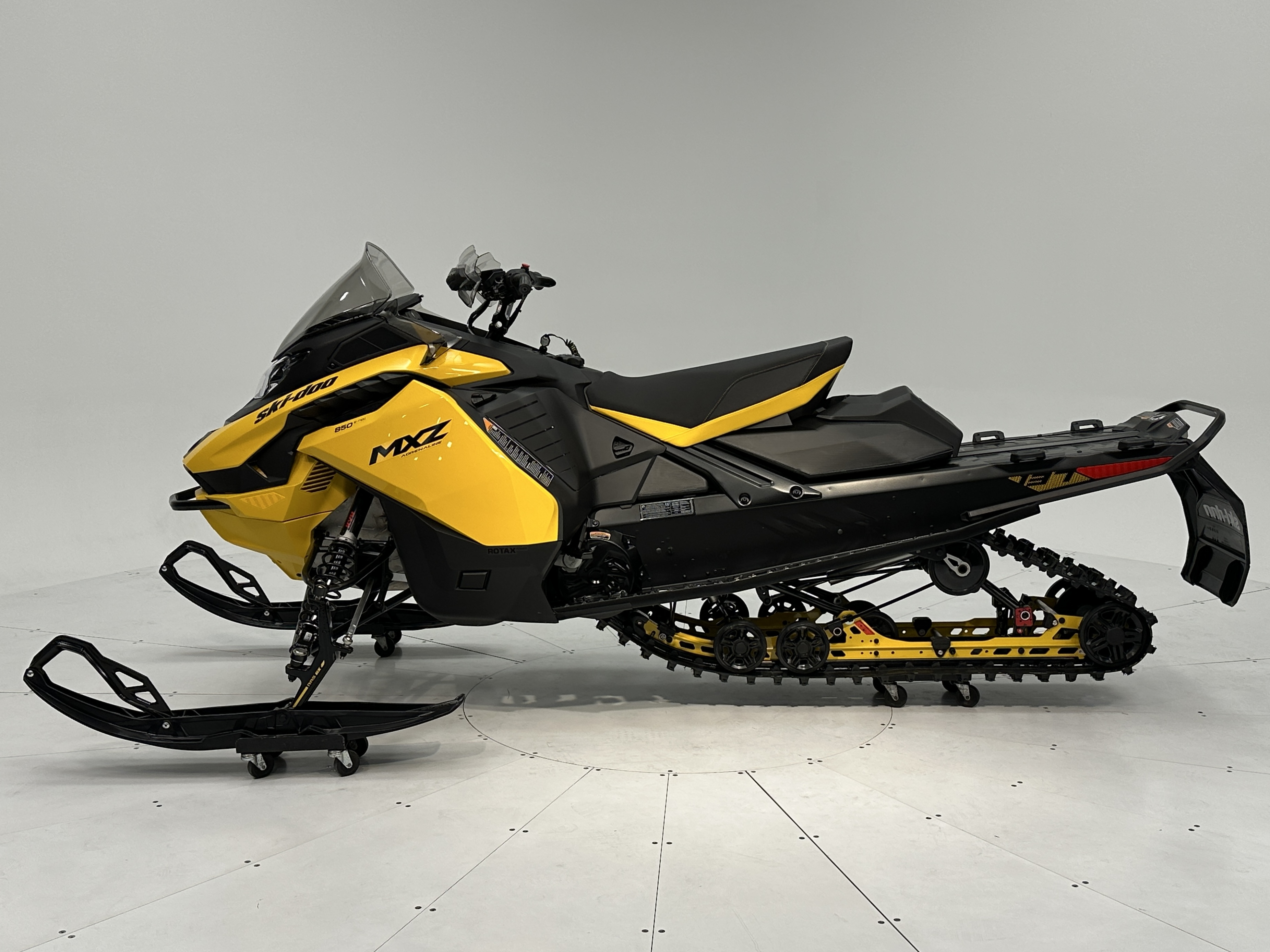 2025 Ski-Doo MXZ ADRENALINE 137 850 E-TEC RipSaw 1.25" E.S. - Photo 3