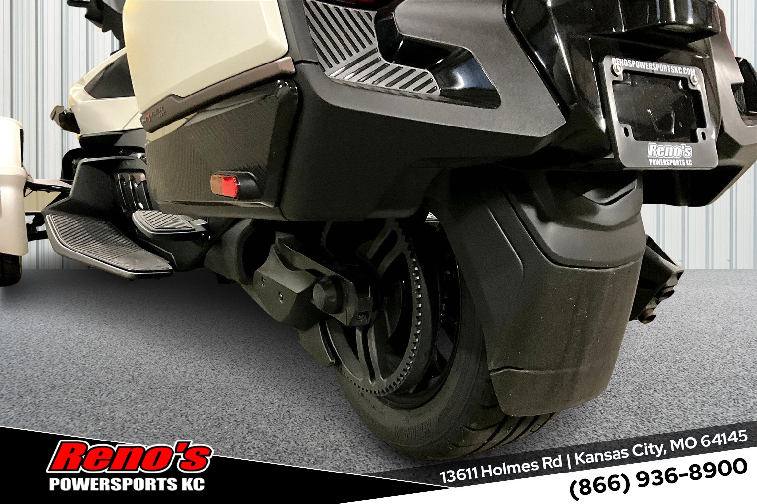 2025 Can-Am Spyder RT Sea-To-Sky - Photo 15