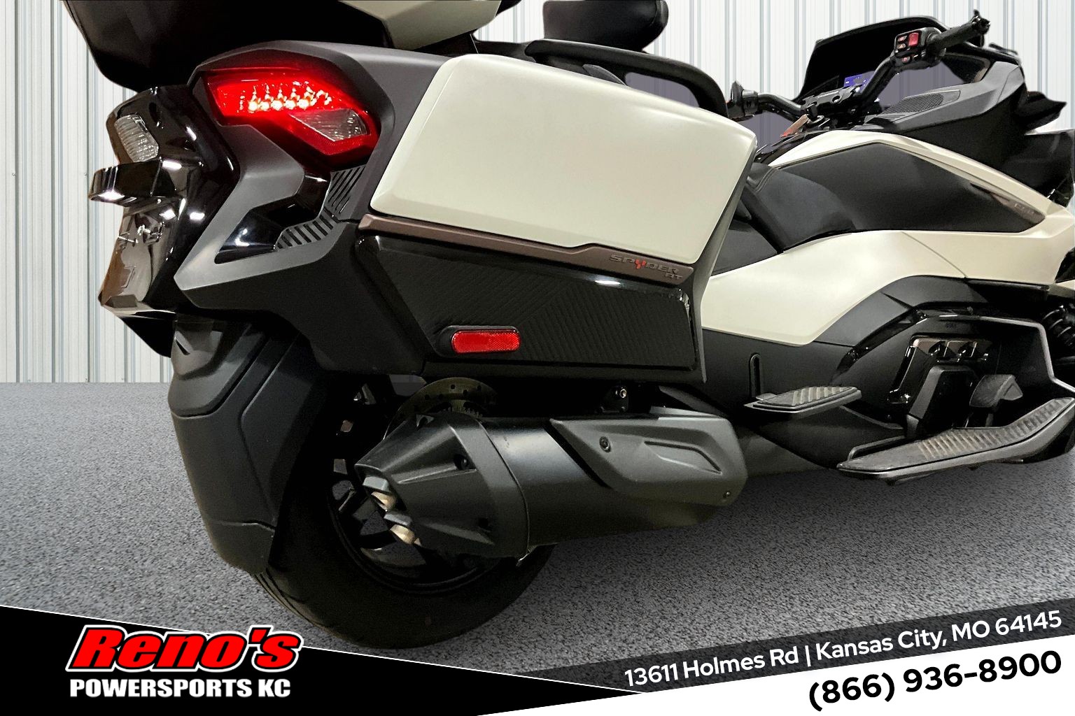 2025 Can-Am Spyder RT Sea-To-Sky - Photo 10
