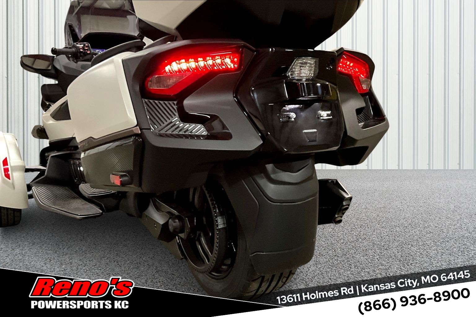 2025 Can-Am Spyder RT Sea-To-Sky - Photo 15