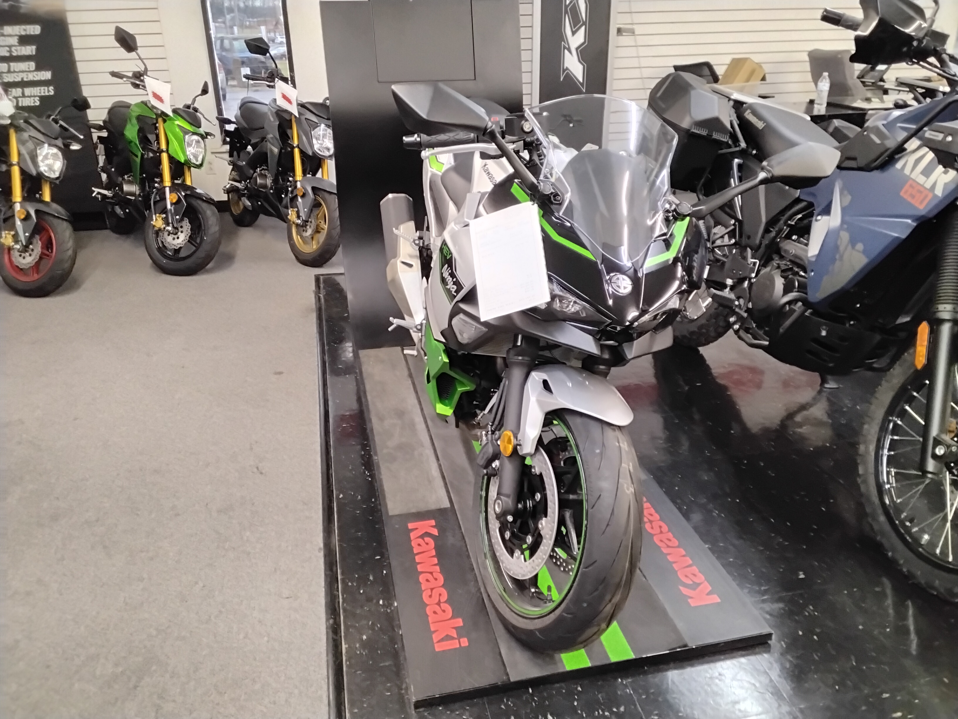 2024 Kawasaki Ninja® 7 Hybrid ABS - Photo 2