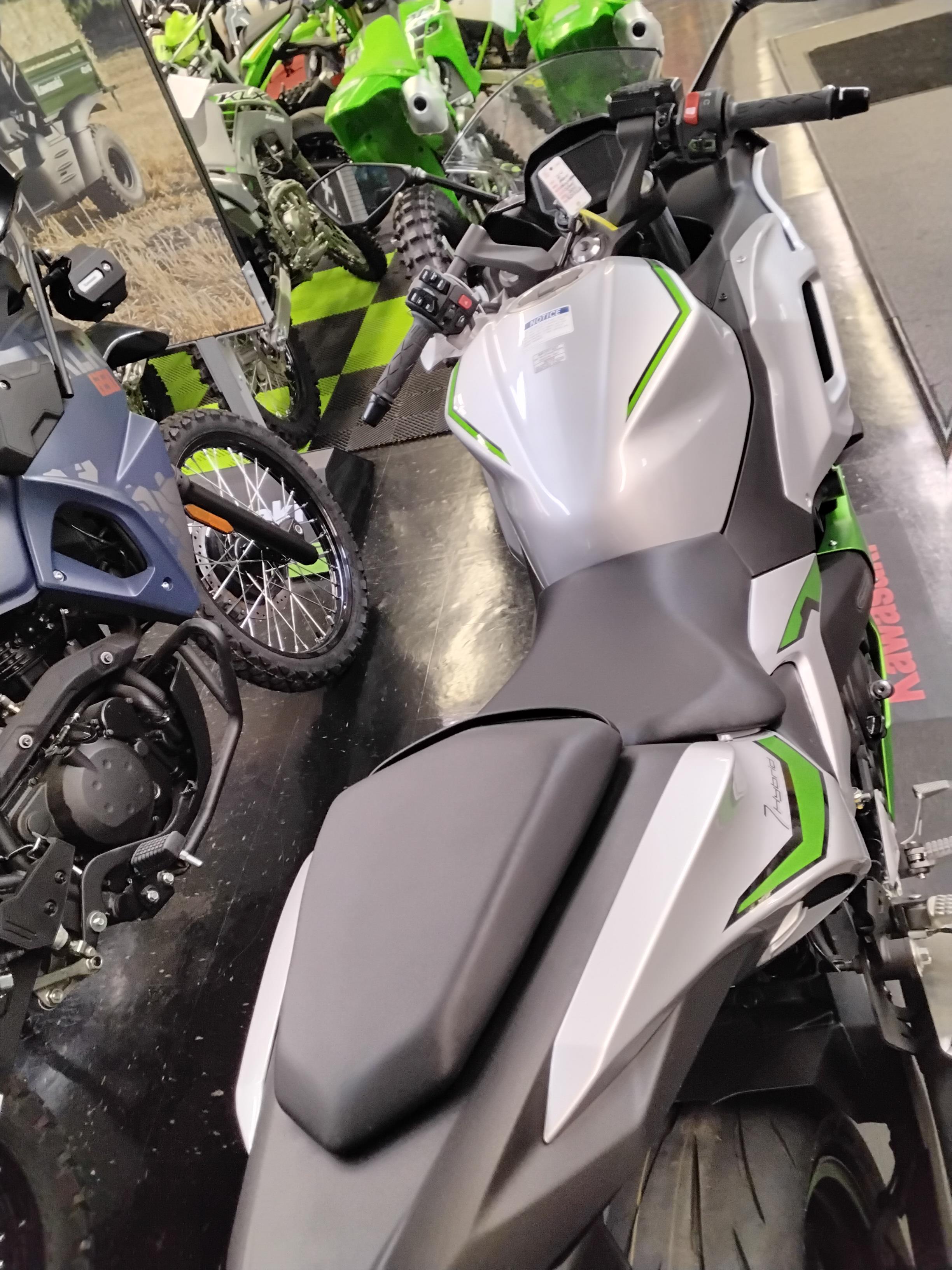 2024 Kawasaki Ninja® 7 Hybrid ABS - Photo 3