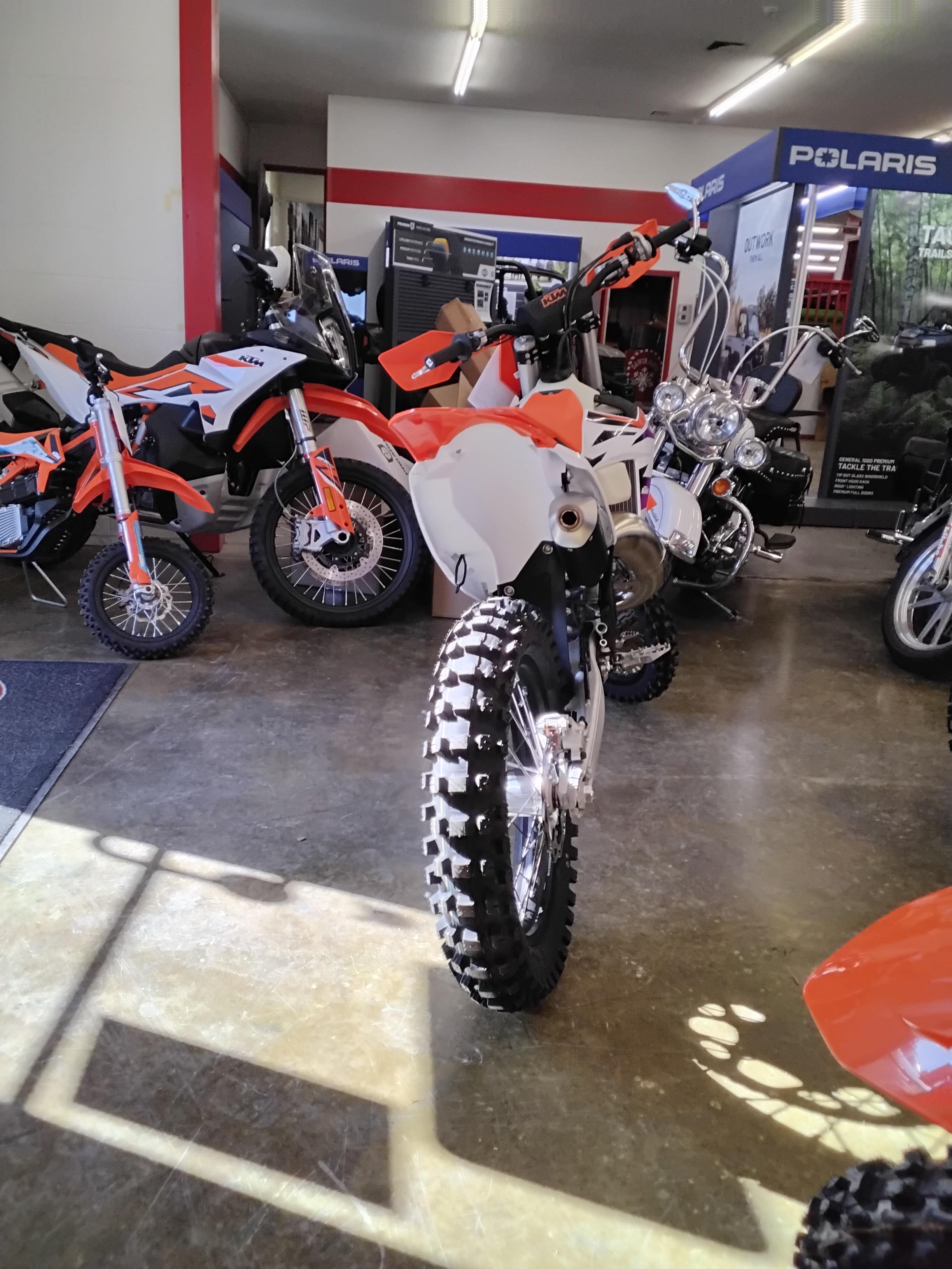 2024 KTM XC 125 - Photo 2