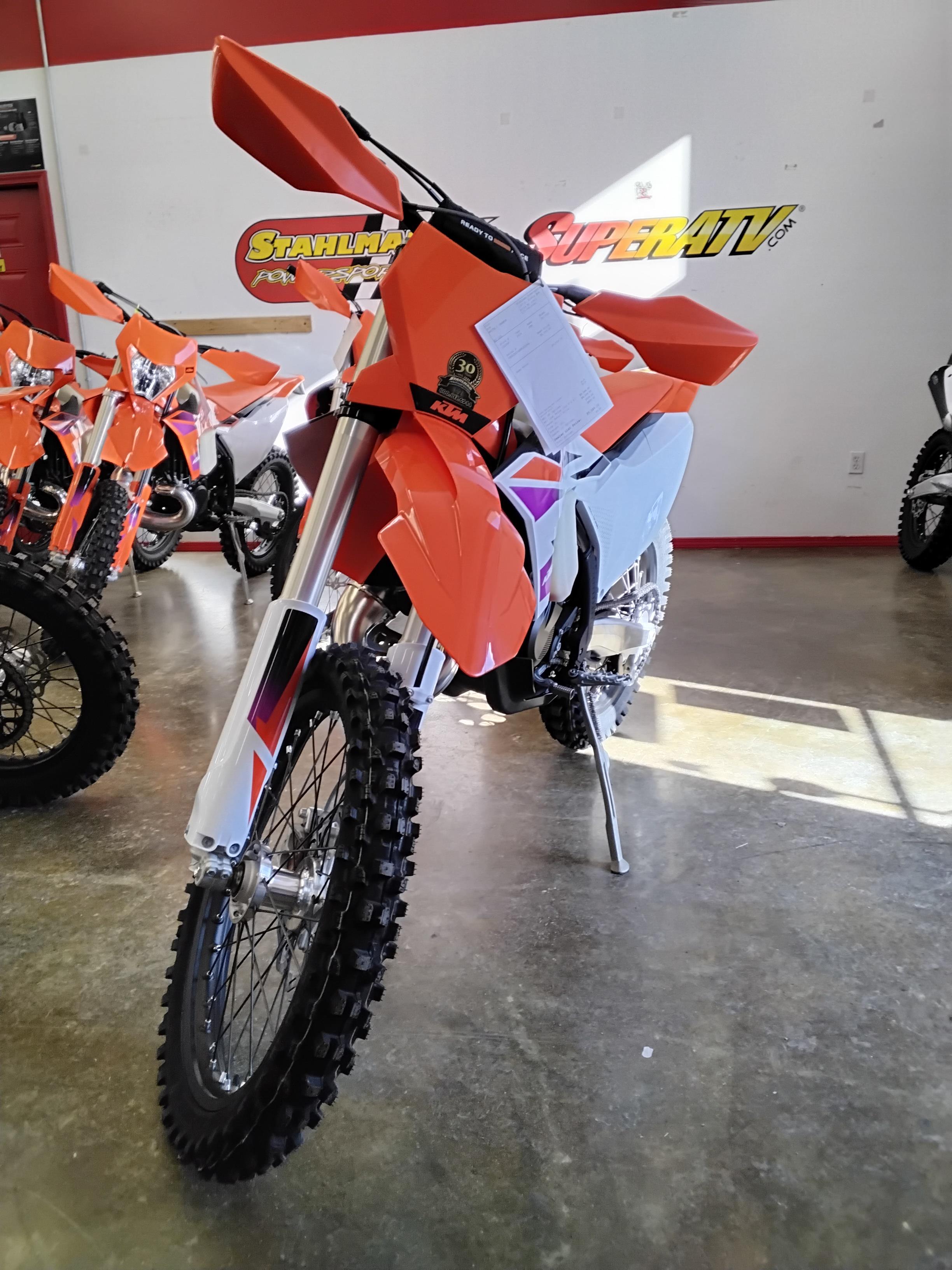 2024 KTM XC 125 - Photo 4