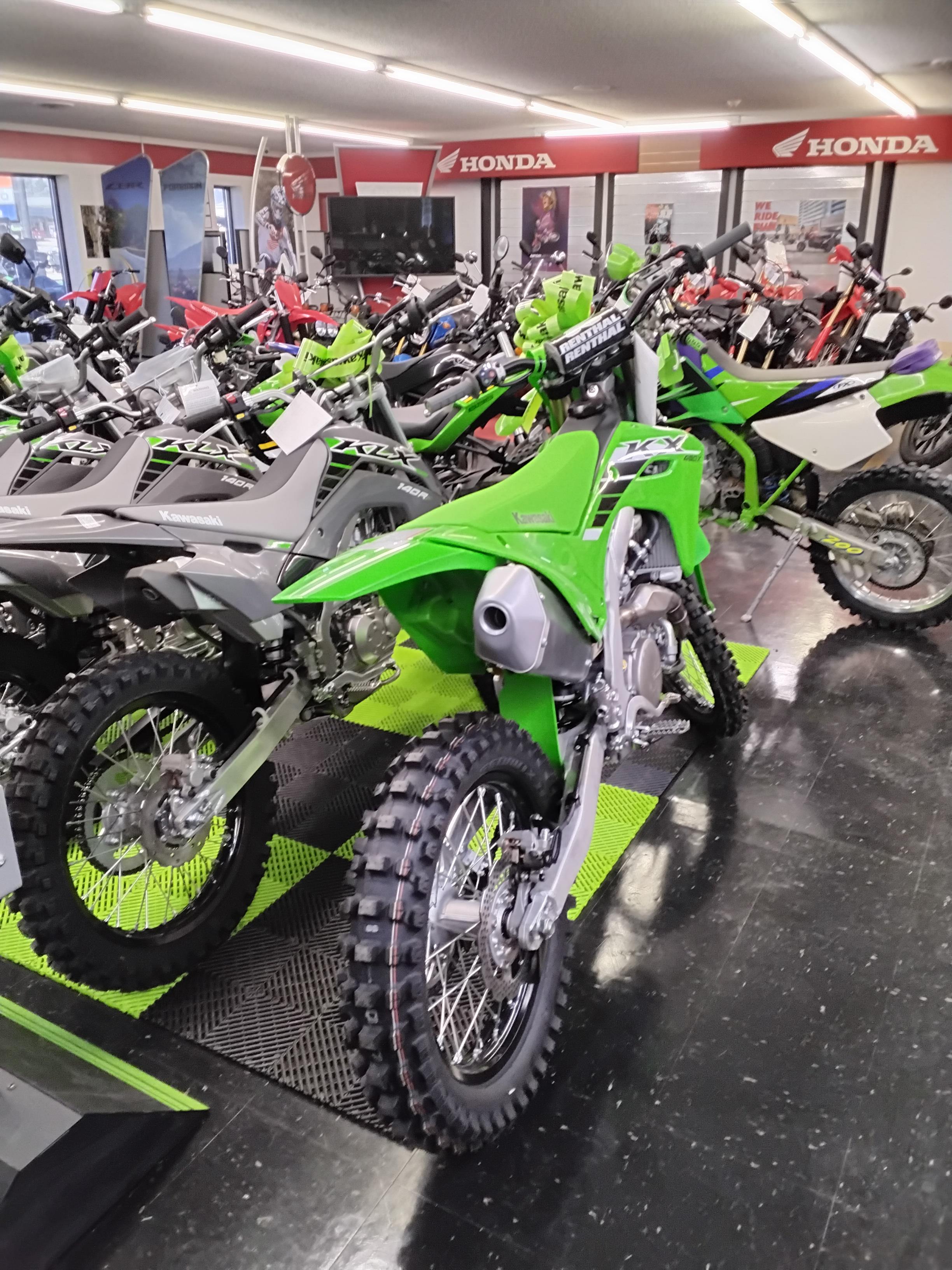 2025 Kawasaki KX™ 450X - Photo 3