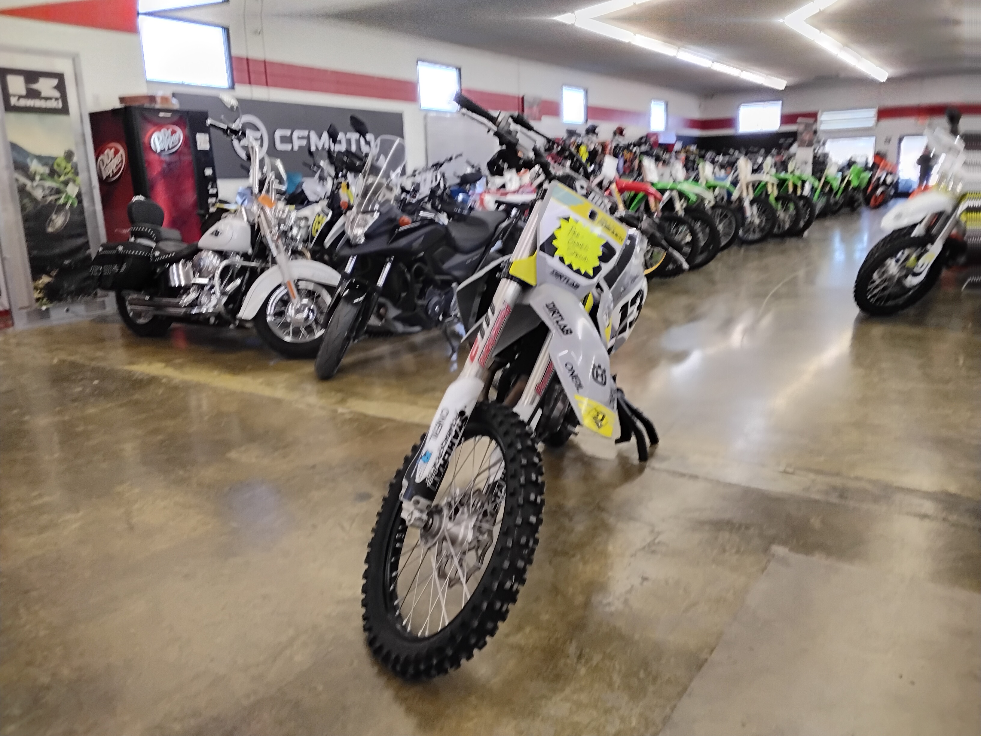 2022 Husqvarna Motorcycles FC 450 - Photo 2