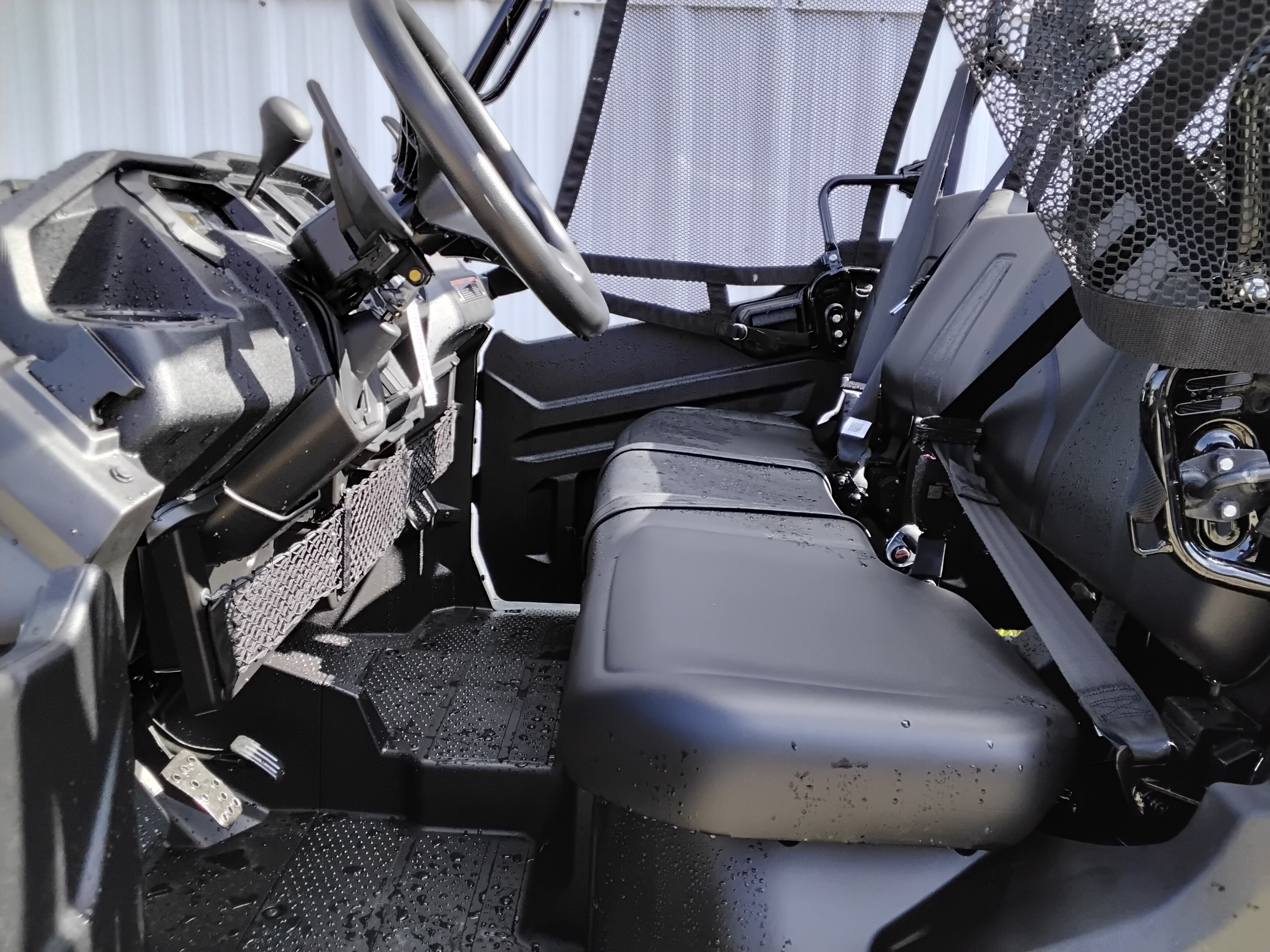2025 Honda Pioneer 1000-6 Crew Deluxe - Photo 2
