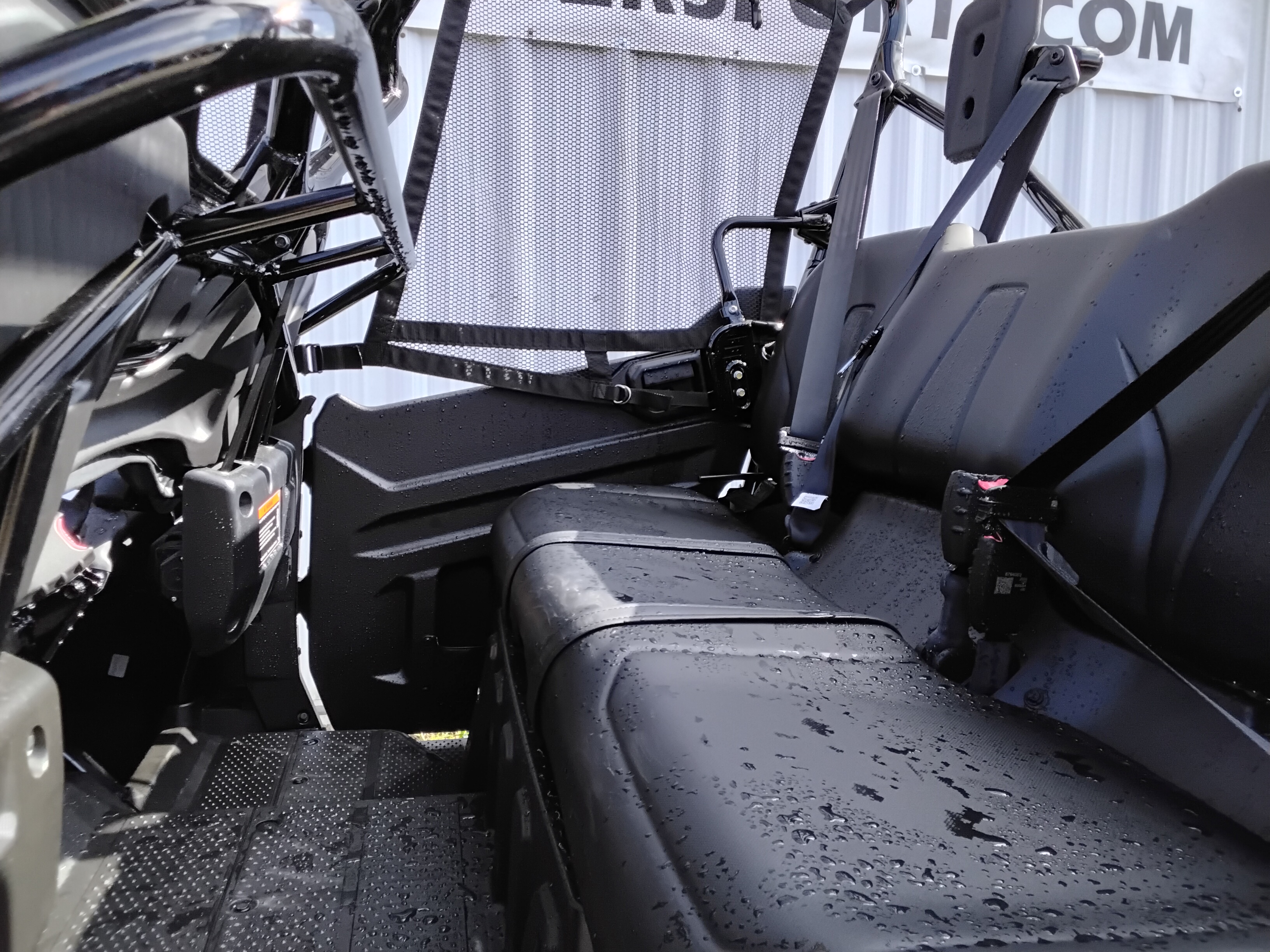 2025 Honda Pioneer 1000-6 Crew Deluxe - Photo 3