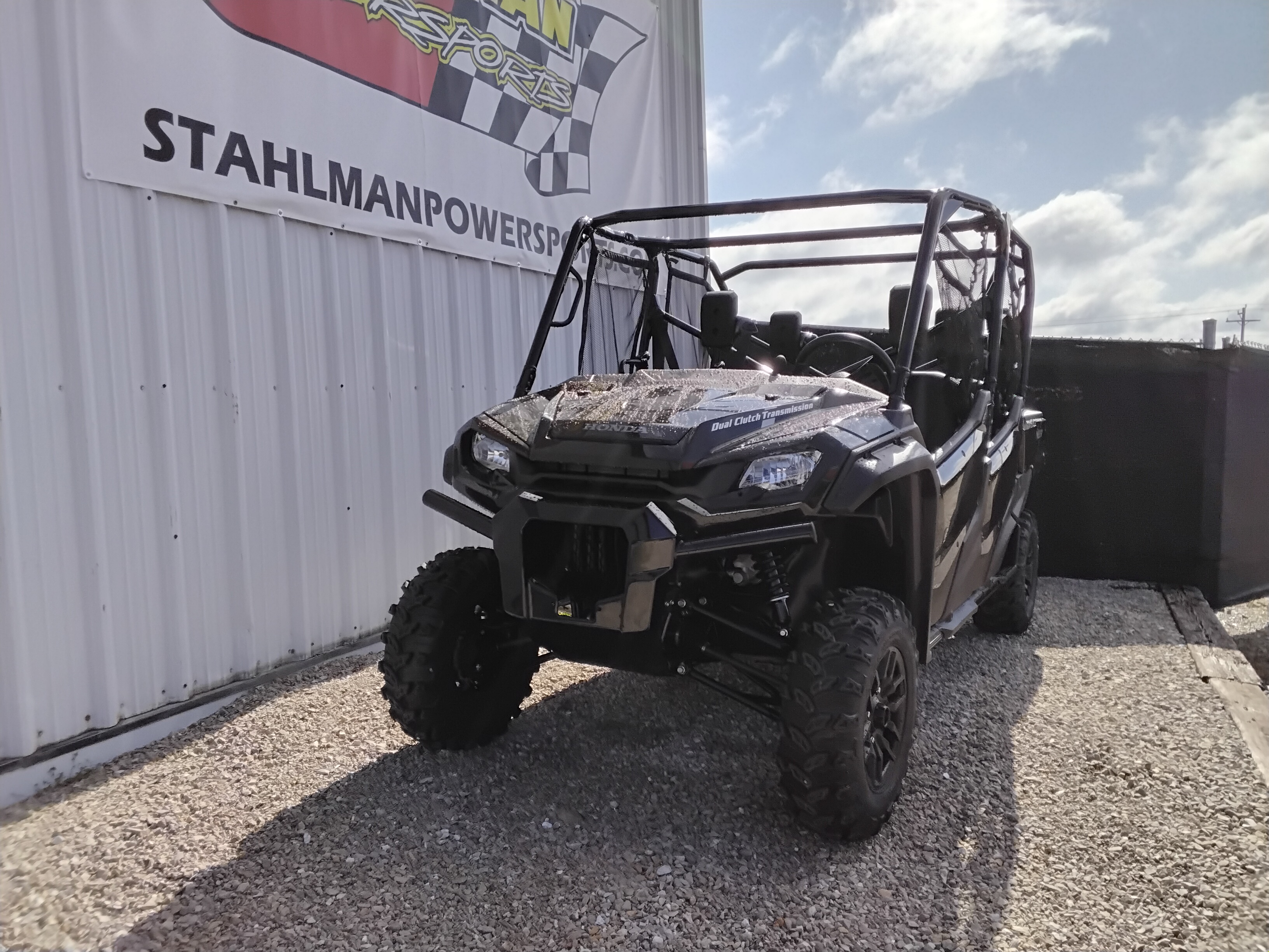 2025 Honda Pioneer 1000-6 Crew Deluxe - Photo 5