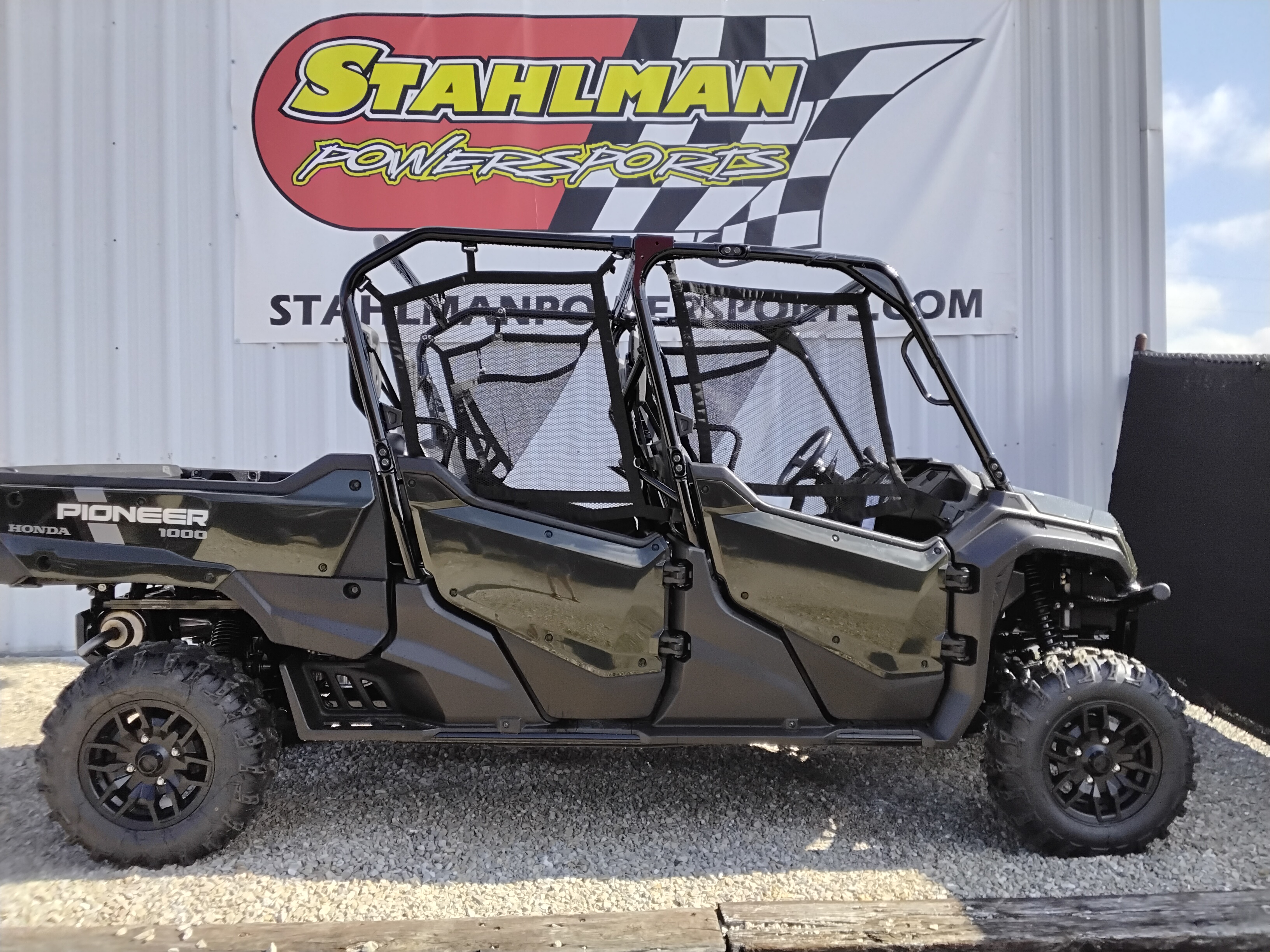 2025 Honda Pioneer 1000-6 Crew Deluxe - Photo 7