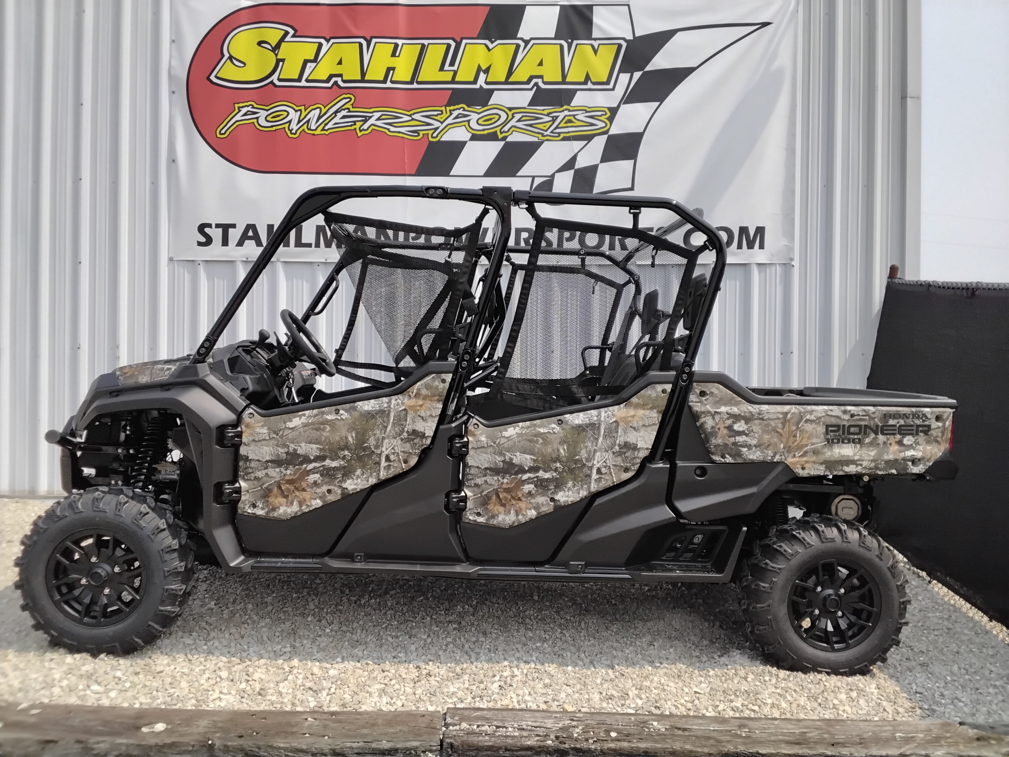 2025 Honda Pioneer 1000-6 Crew Deluxe