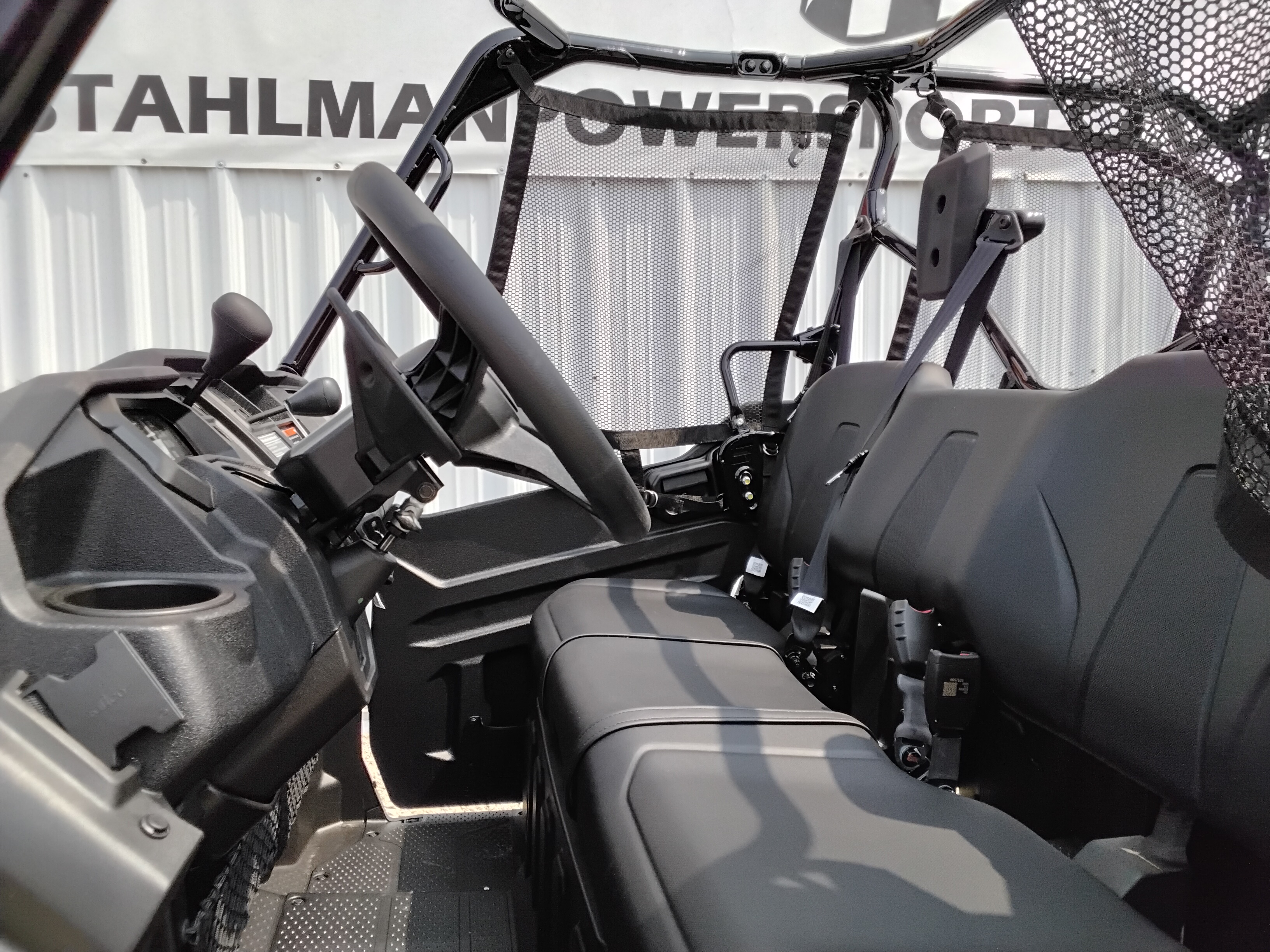 2025 Honda Pioneer 1000-6 Crew Deluxe - Photo 2