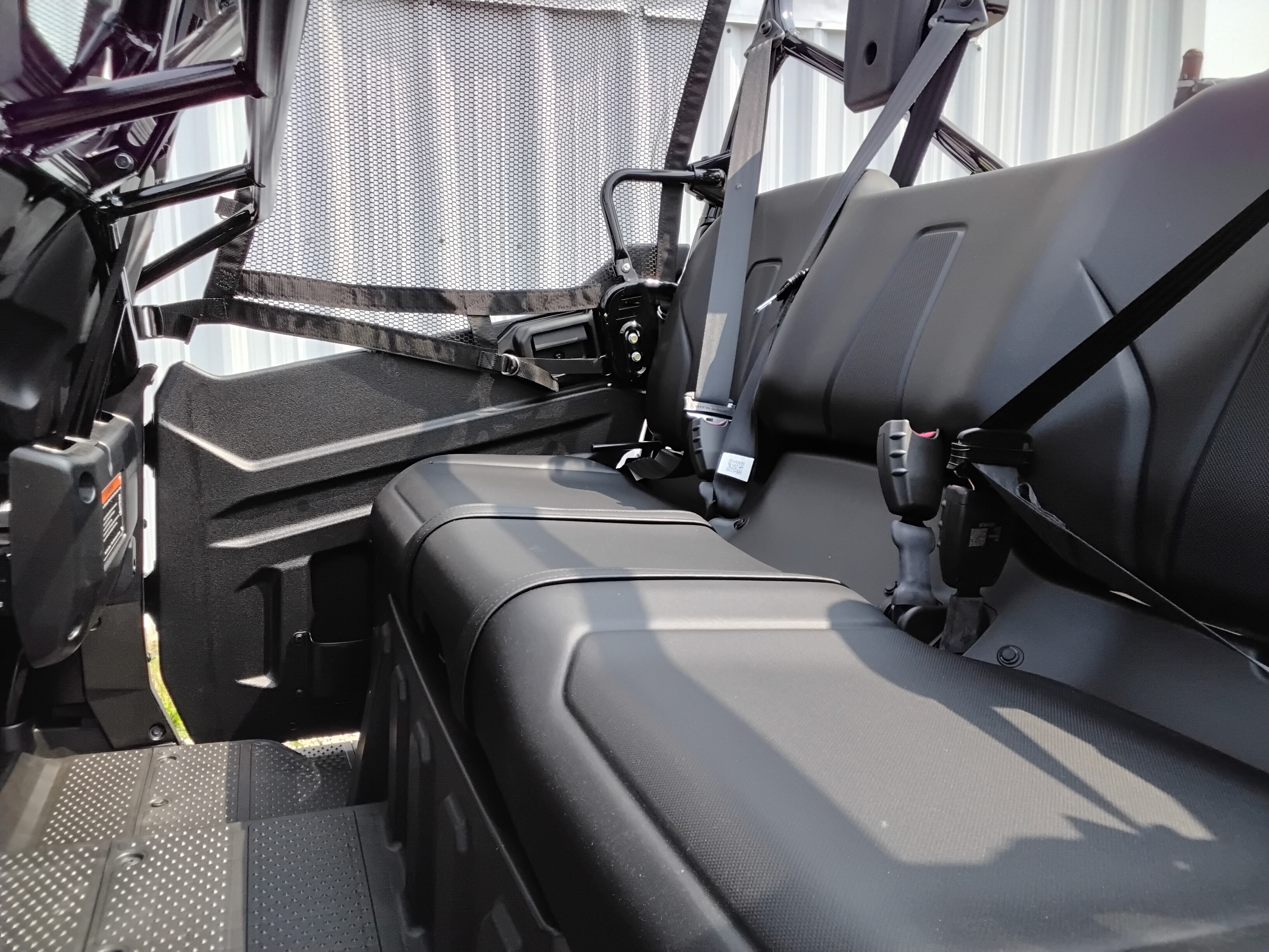2025 Honda Pioneer 1000-6 Crew Deluxe - Photo 3