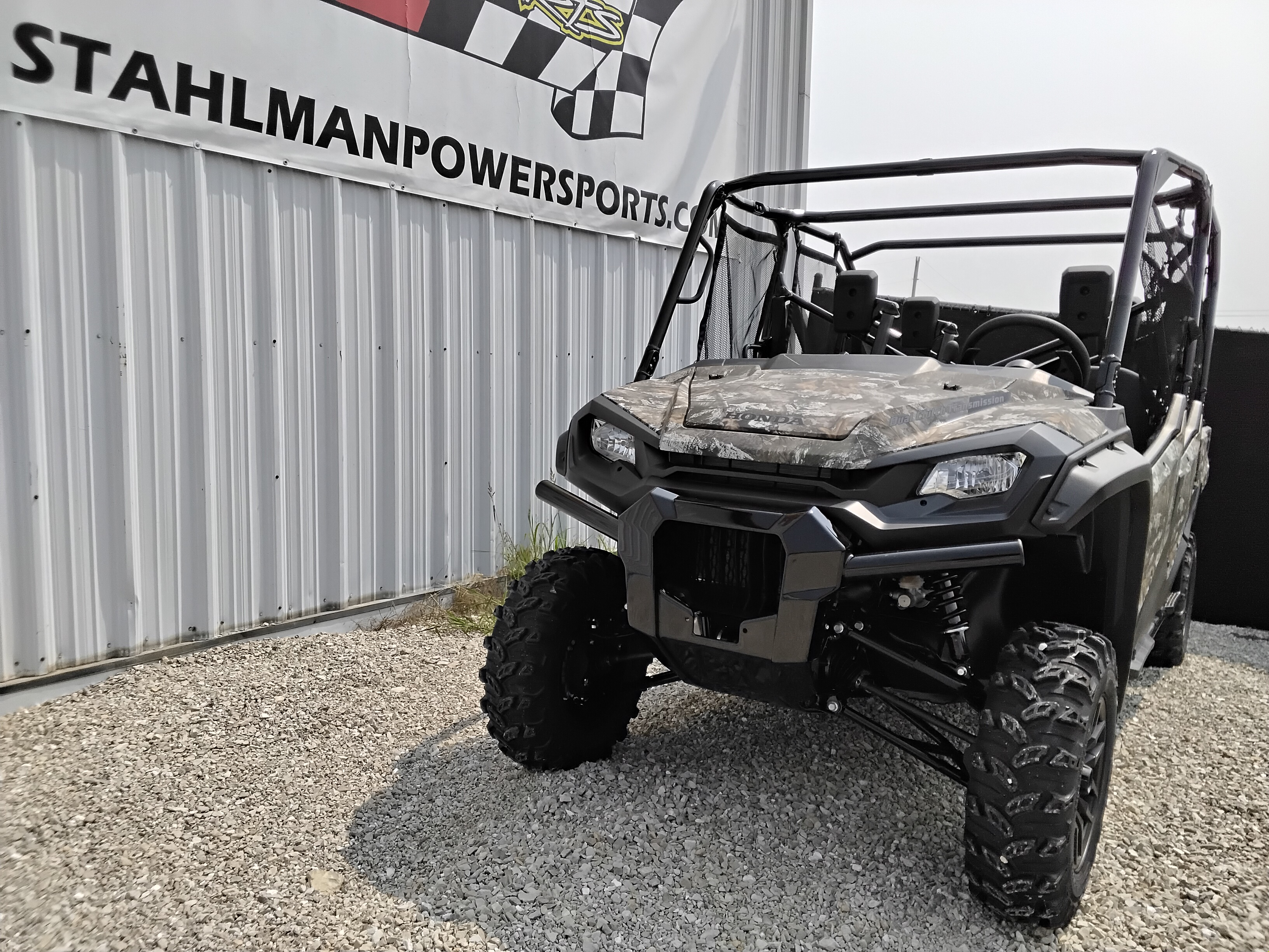 2025 Honda Pioneer 1000-6 Crew Deluxe - Photo 5