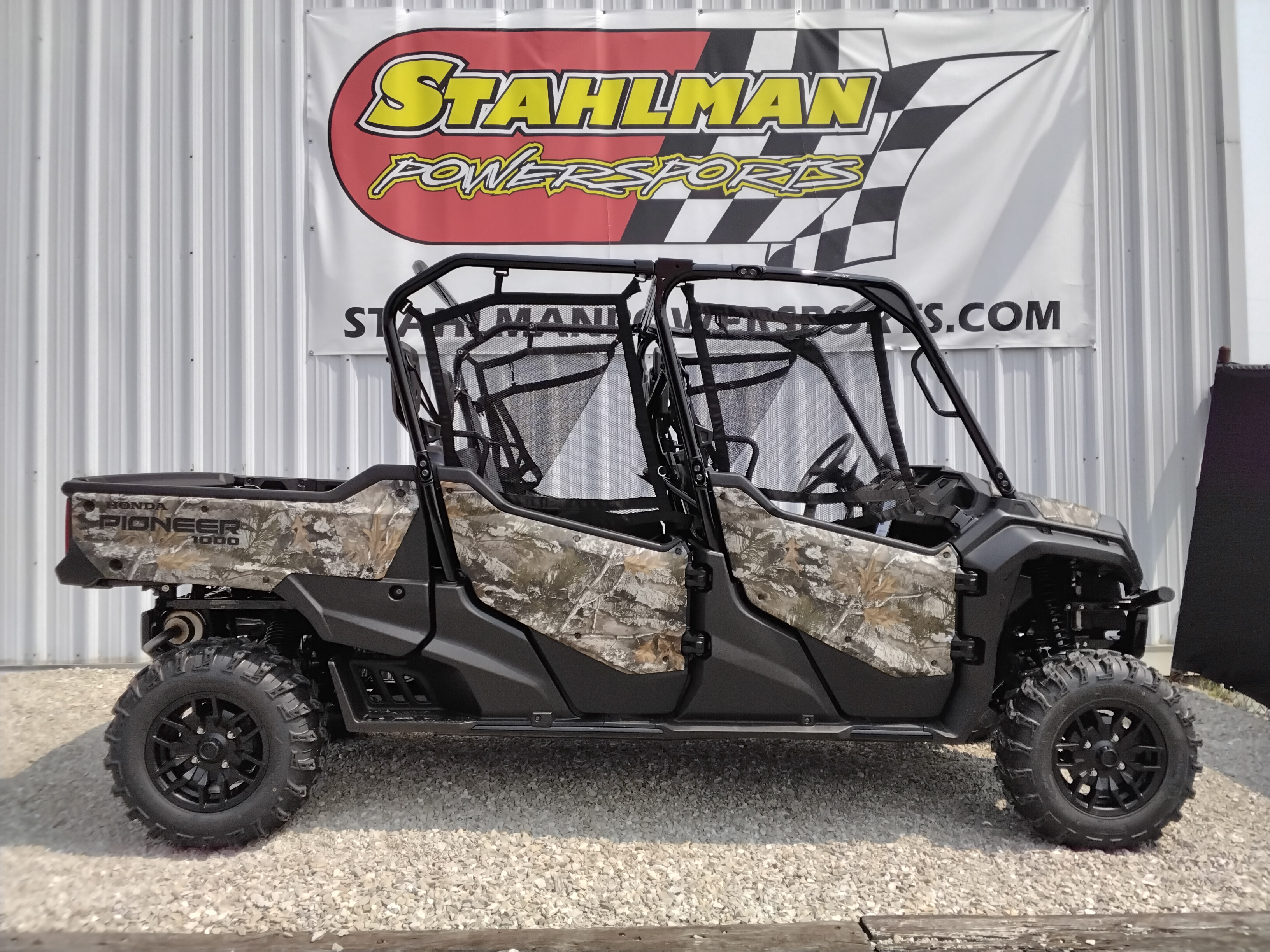 2025 Honda Pioneer 1000-6 Crew Deluxe - Photo 7
