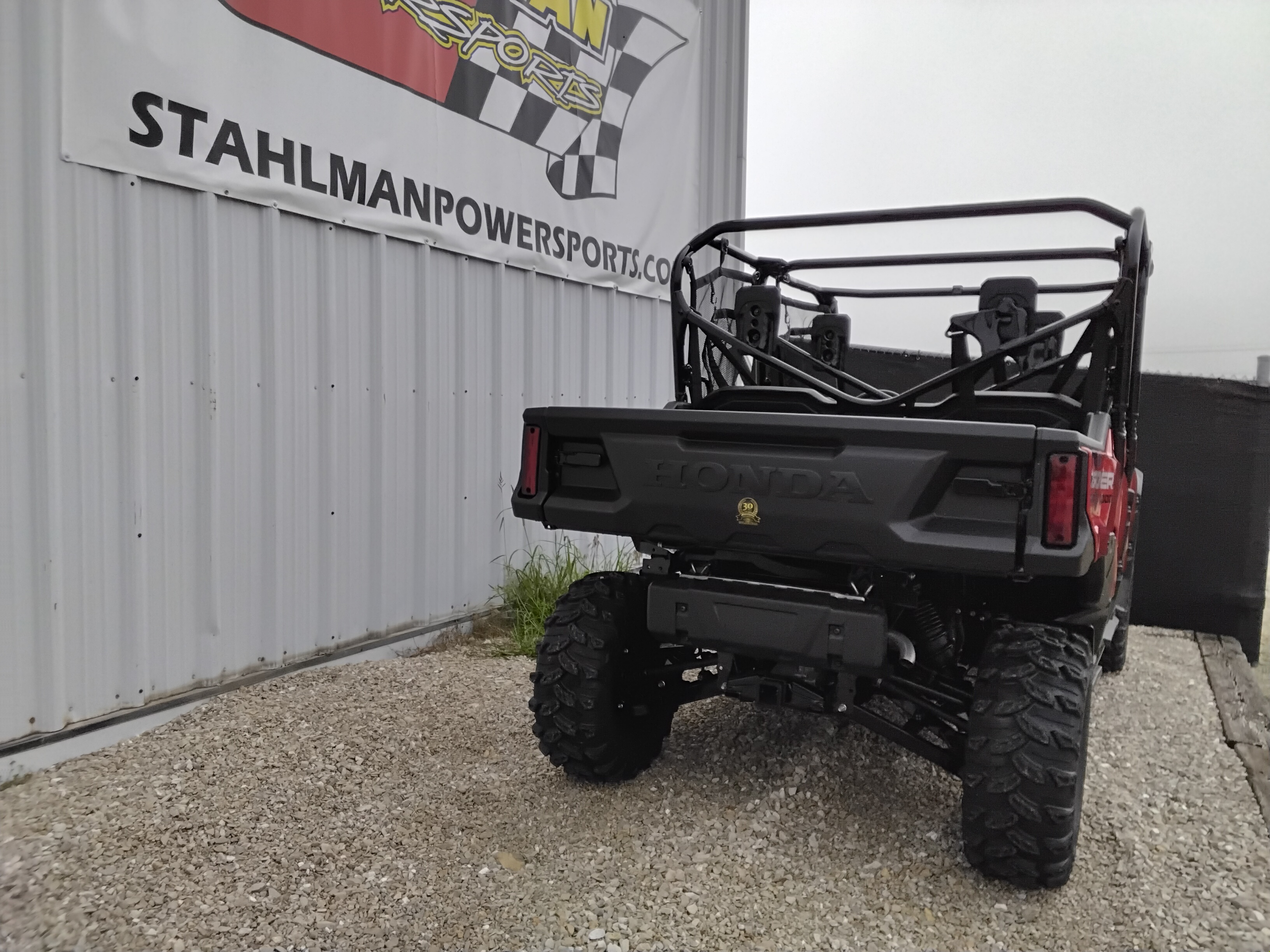 2025 Honda Pioneer 1000-6 Crew Deluxe - Photo 6