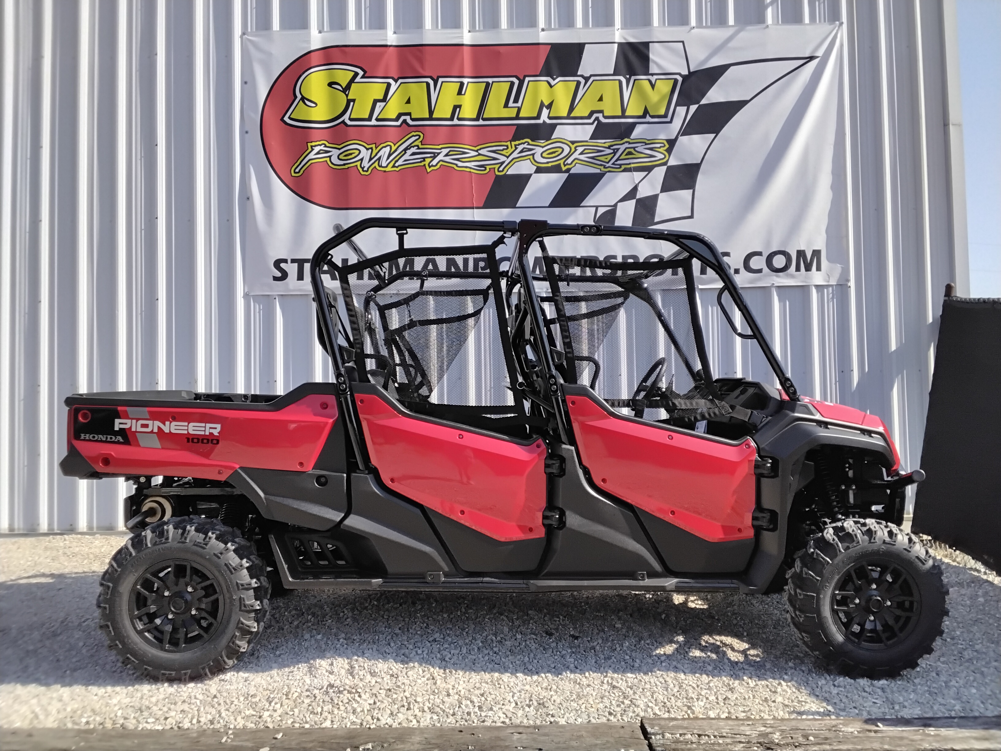 2025 Honda Pioneer 1000-6 Crew Deluxe - Photo 8