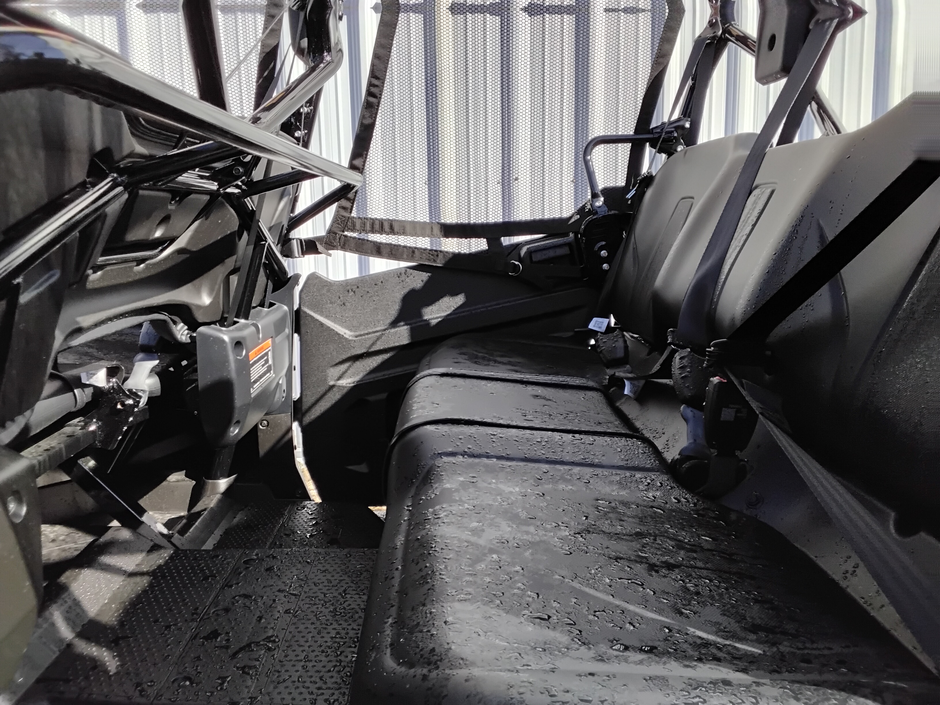 2025 Honda Pioneer 1000-6 Crew Deluxe - Photo 2