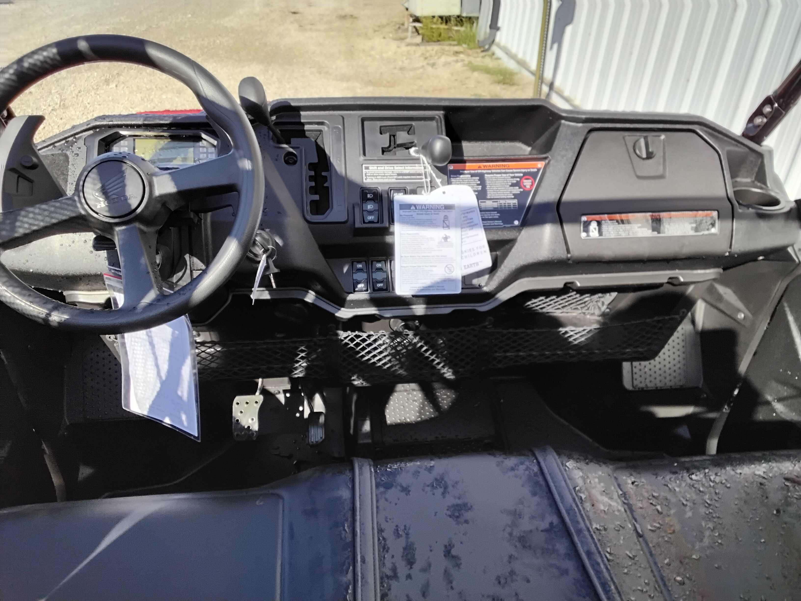 2025 Honda Pioneer 1000-6 Crew Deluxe - Photo 5