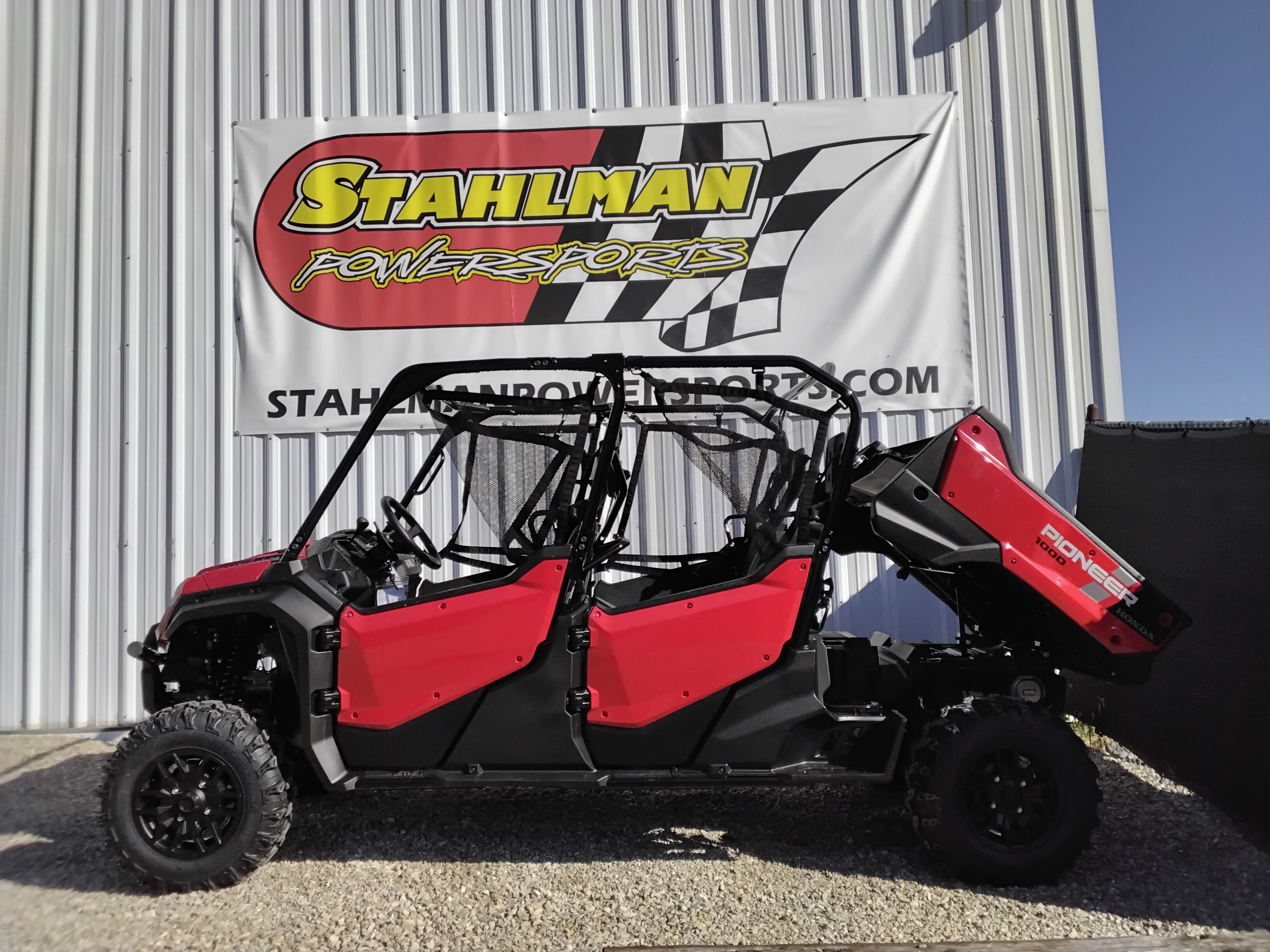 2025 Honda Pioneer 1000-6 Crew Deluxe - Photo 6