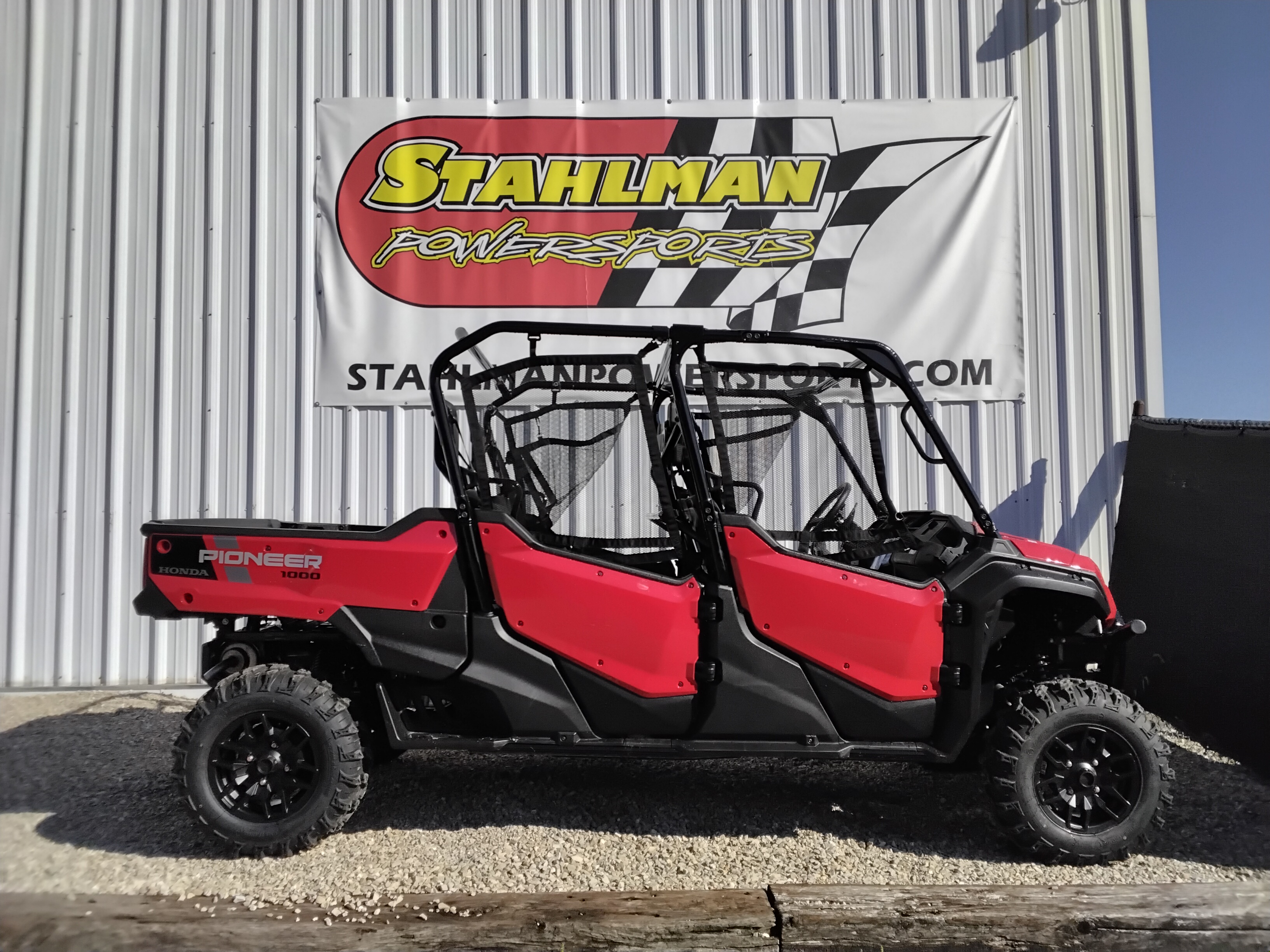 2025 Honda Pioneer 1000-6 Crew Deluxe - Photo 9