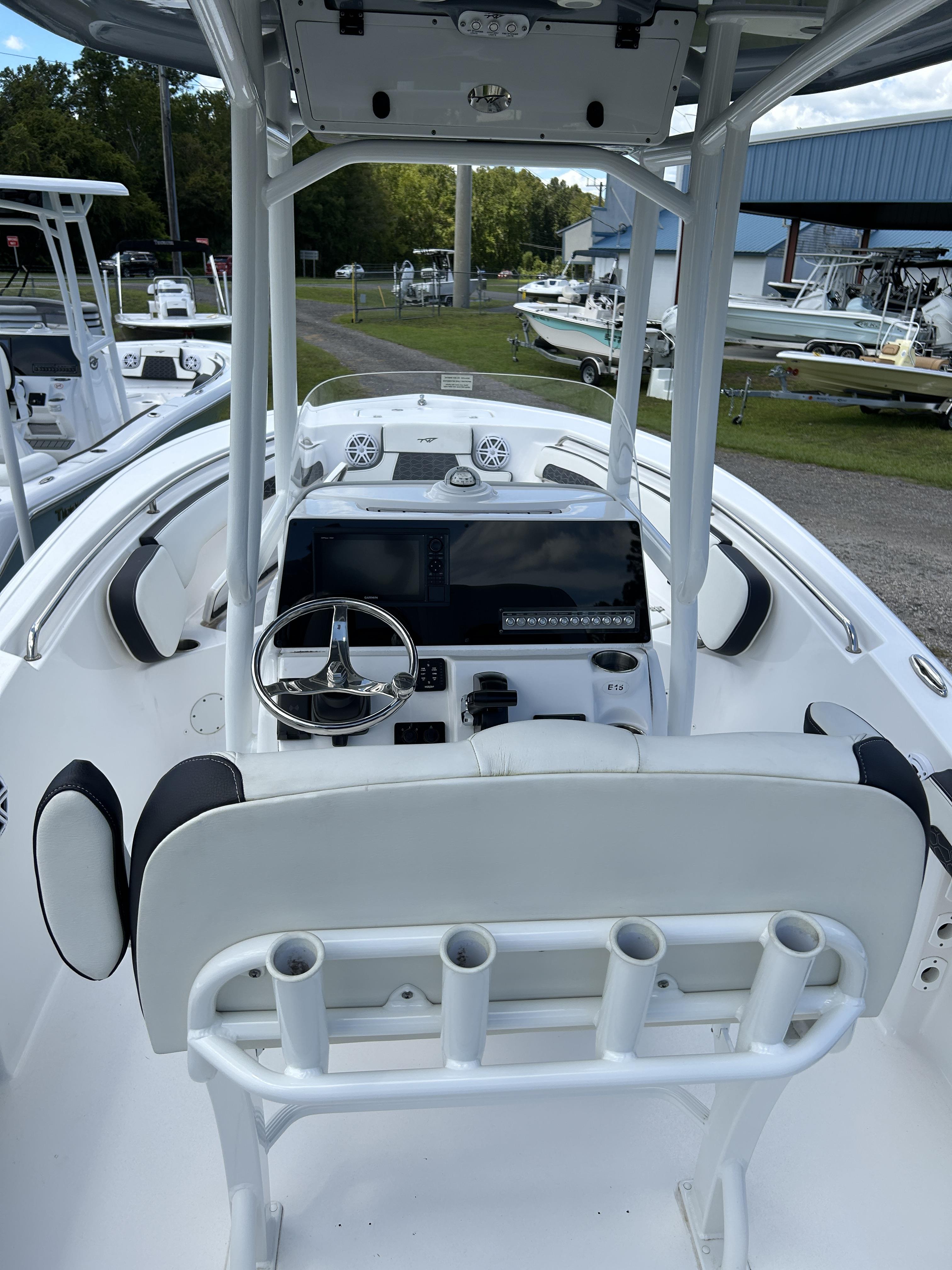 2024 Tidewater Boats 220 LXF - Photo 9