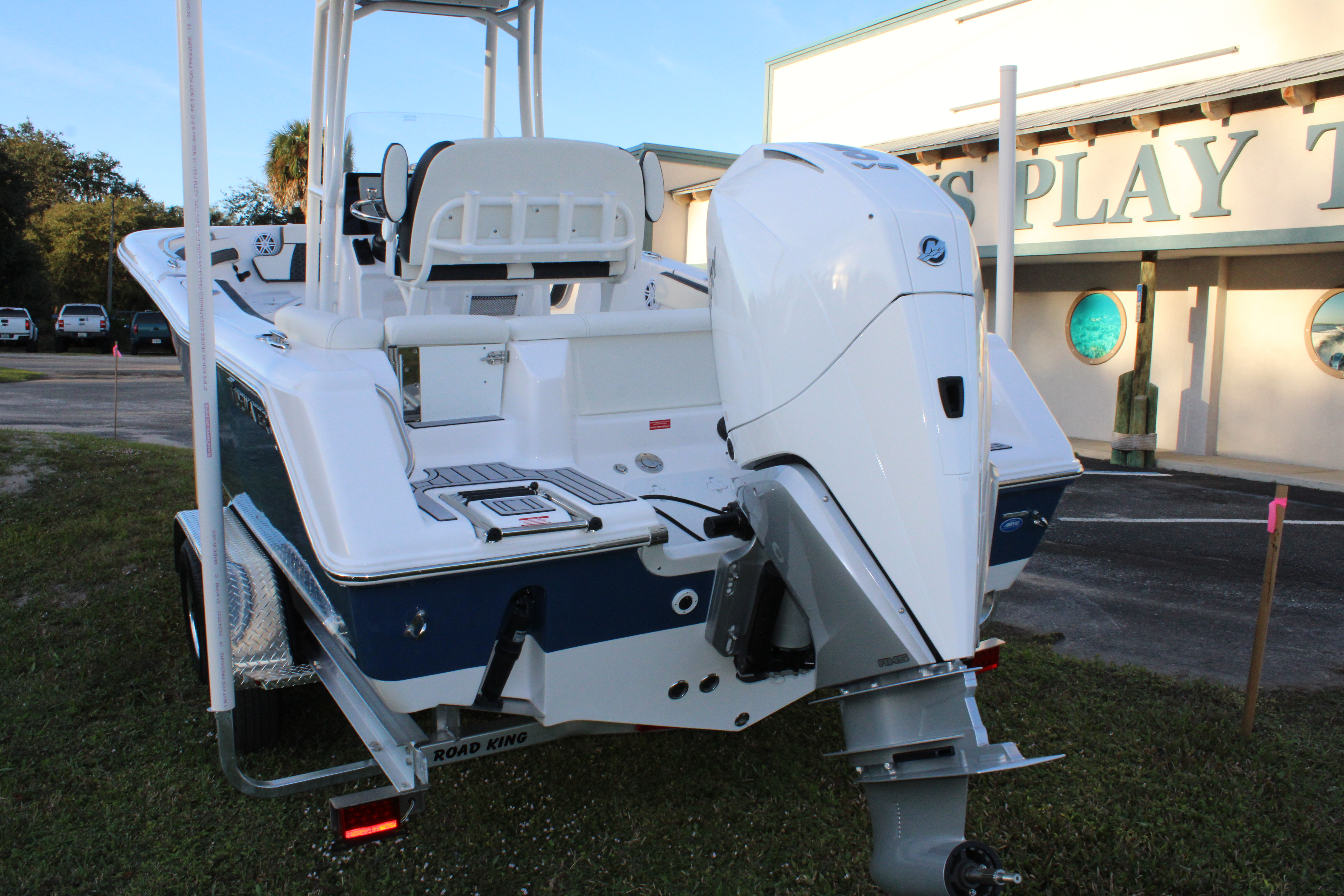 2024 Tidewater Boats 220 LXF - Photo 5