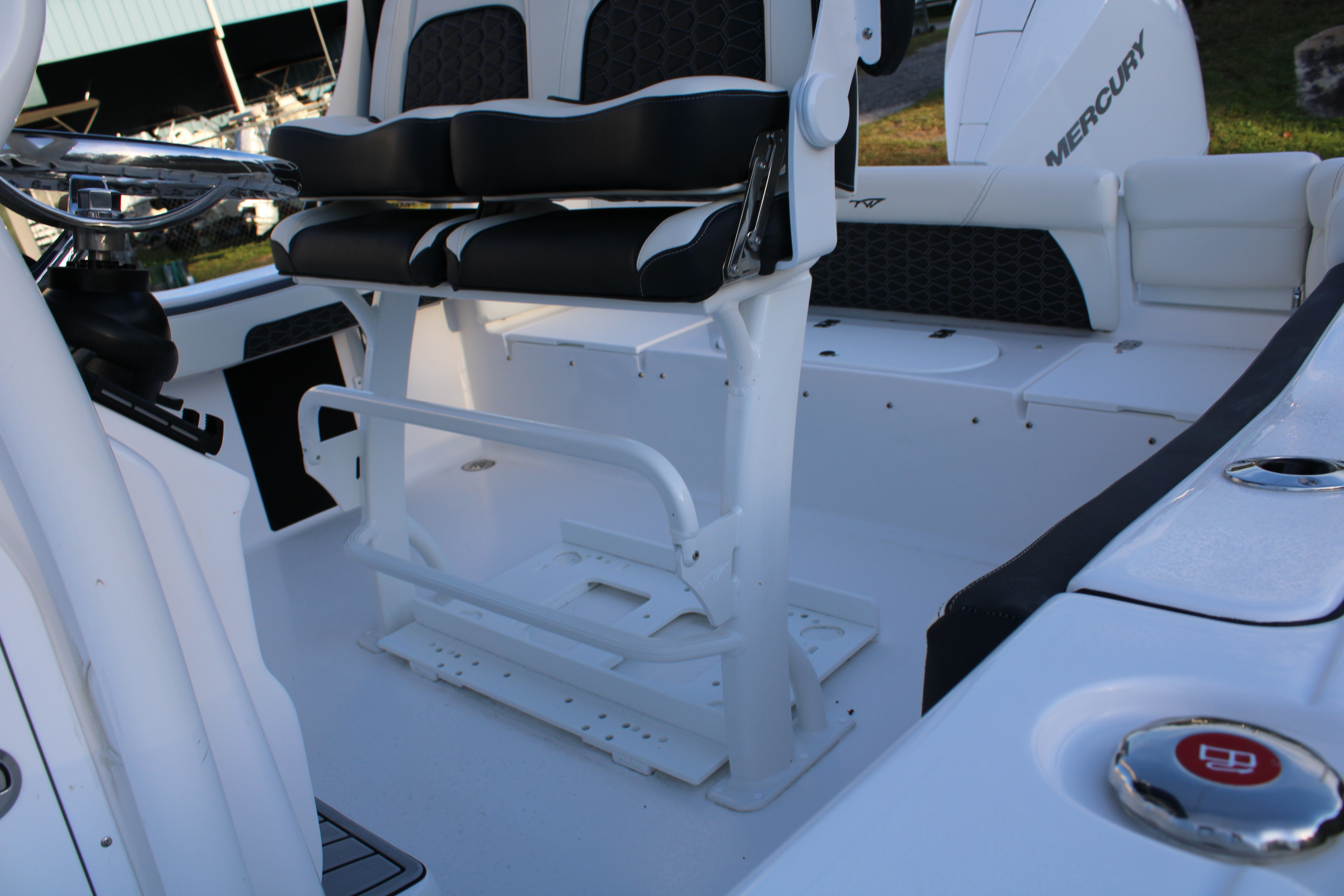 2024 Tidewater Boats 220 LXF - Photo 7