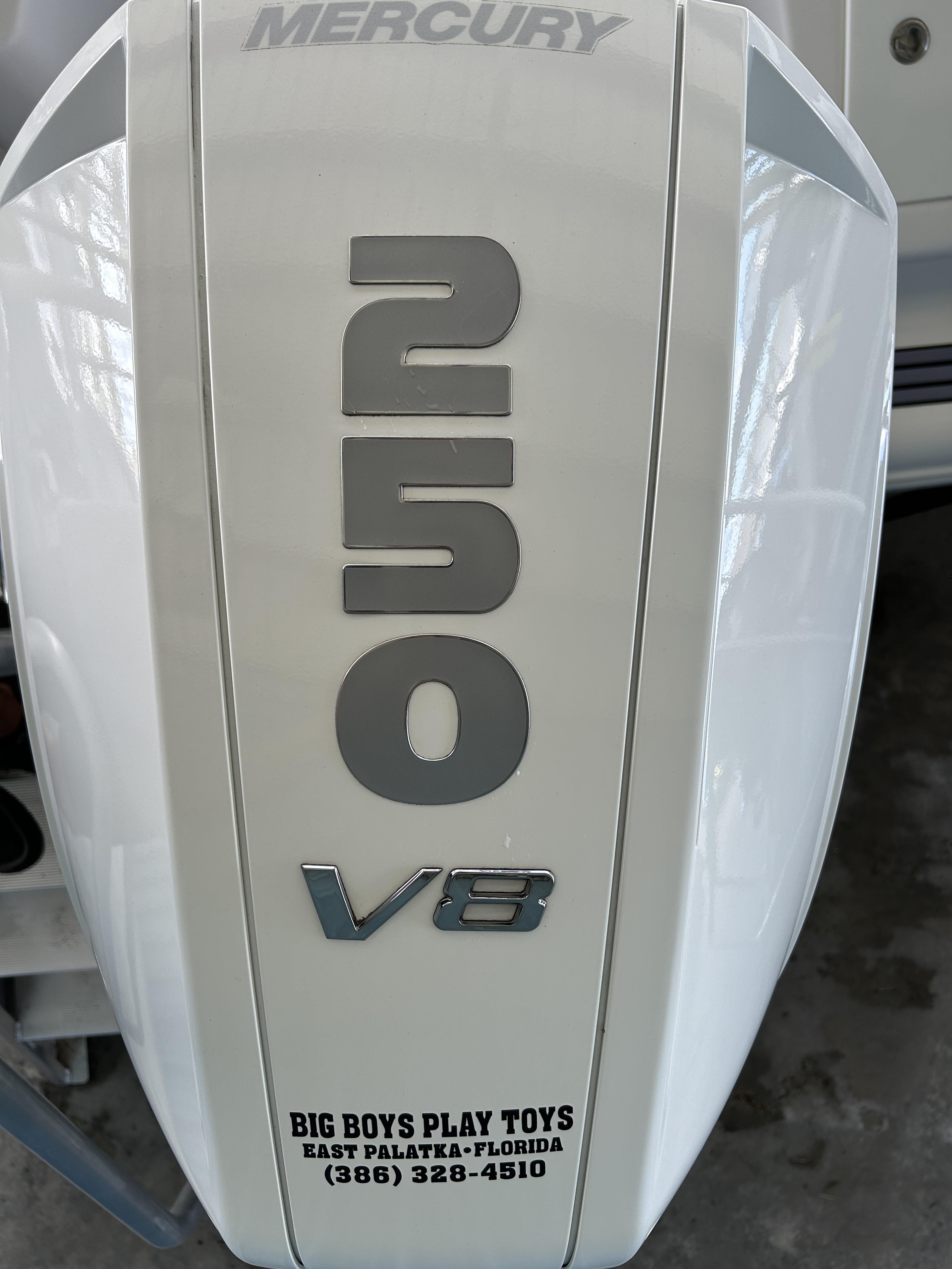 2024 Tidewater Boats 220 LXF - Photo 11