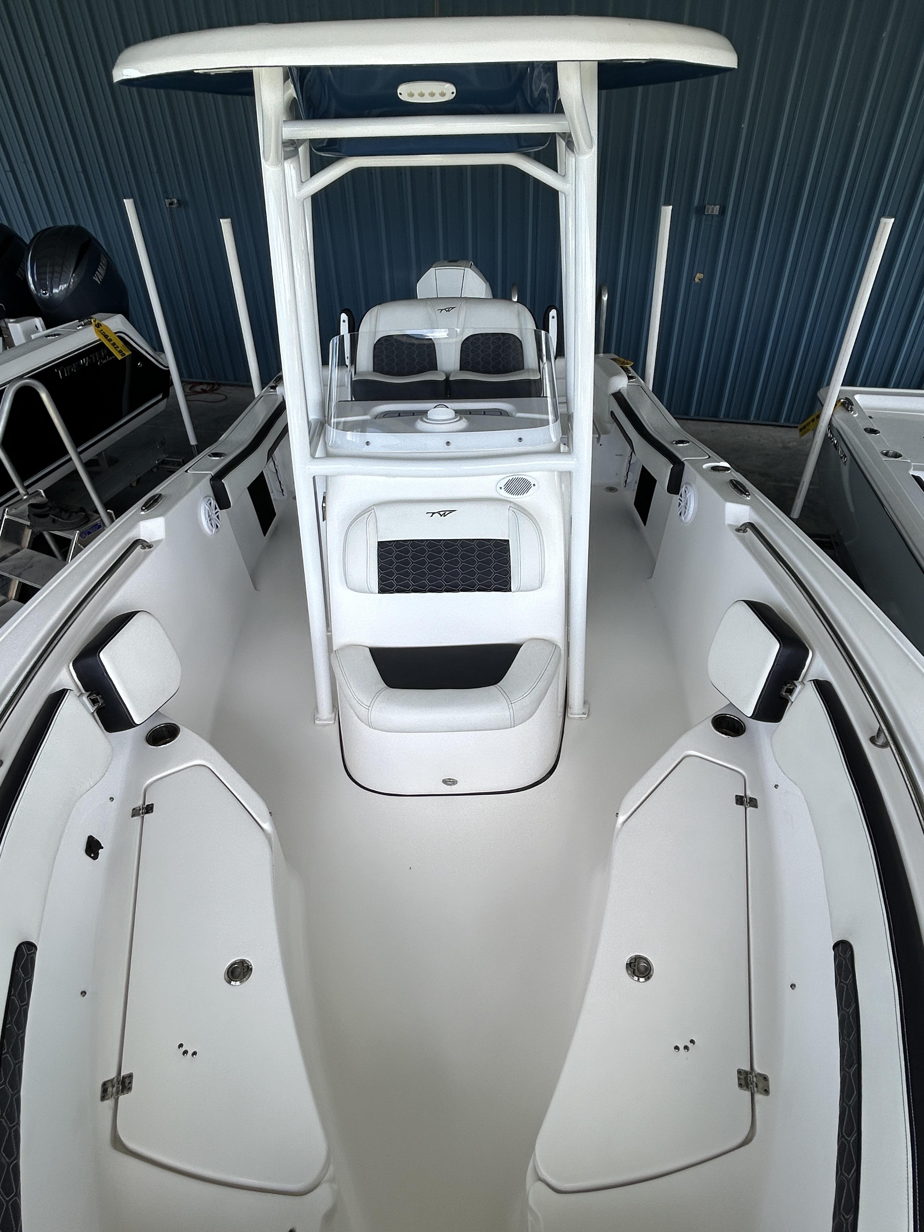 2024 Tidewater Boats 220 LXF - Photo 17