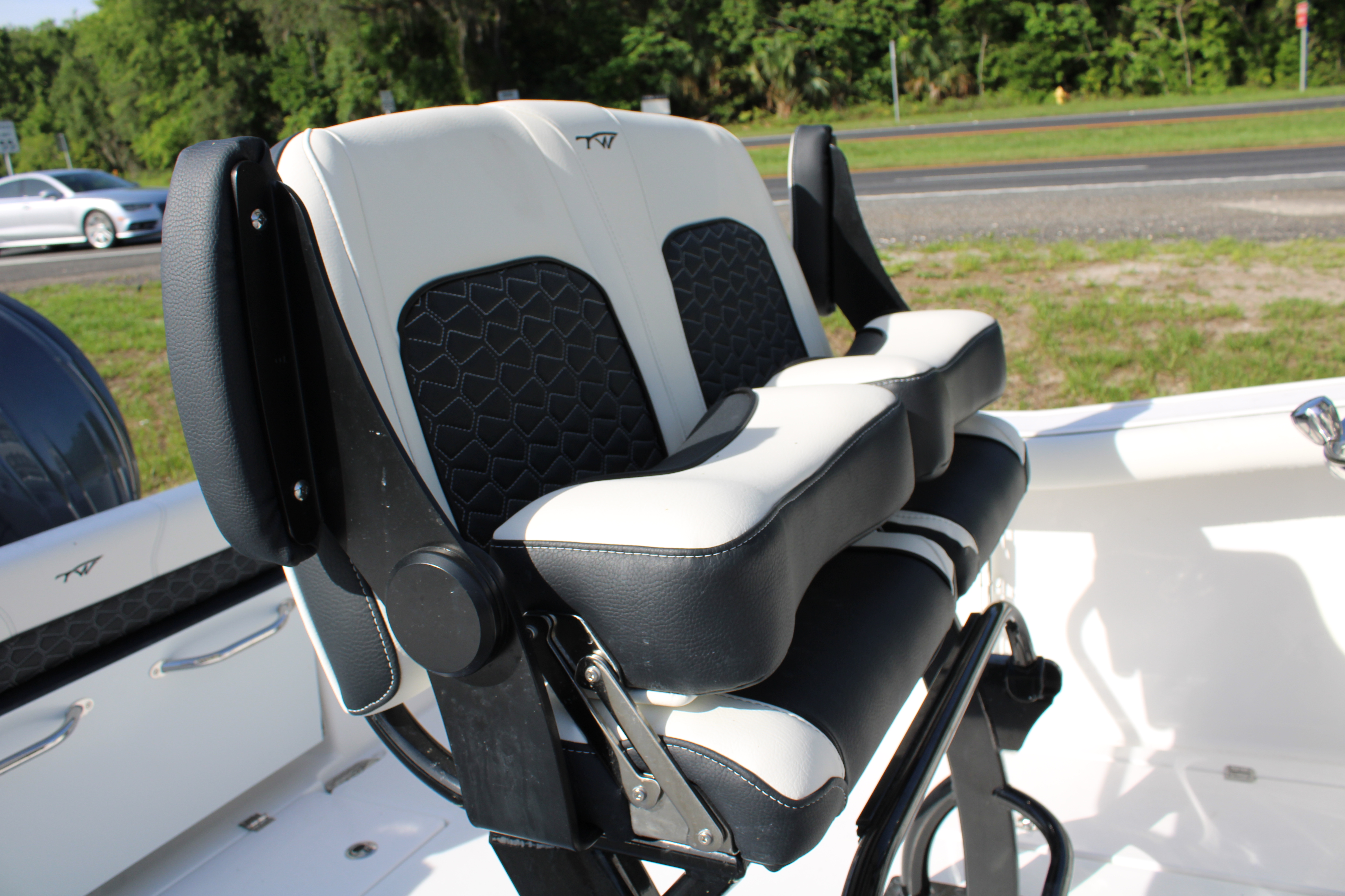 2025 Tidewater Boats 256CC - Photo 10