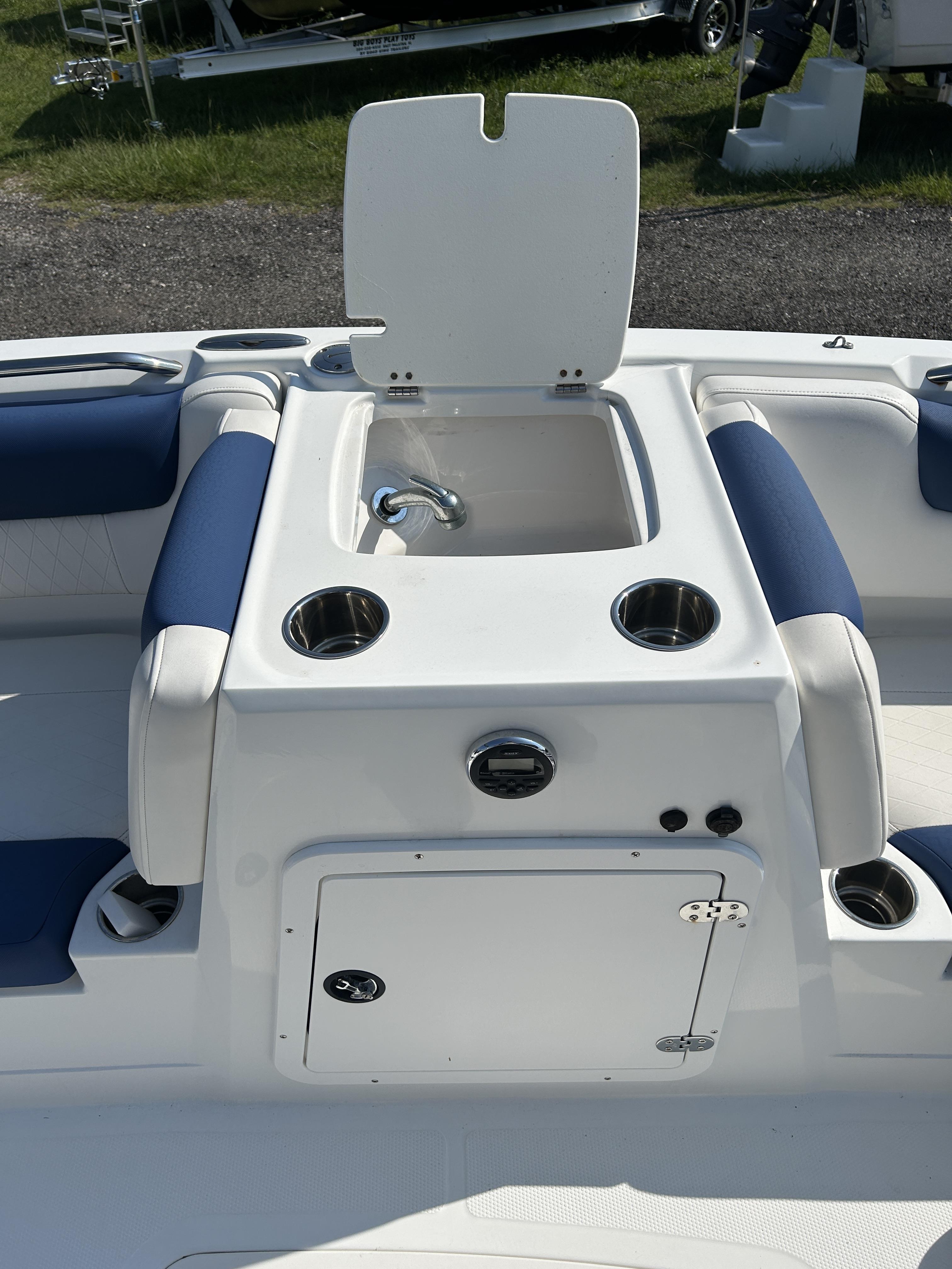 2016 Tahoe 2150 - Photo 6