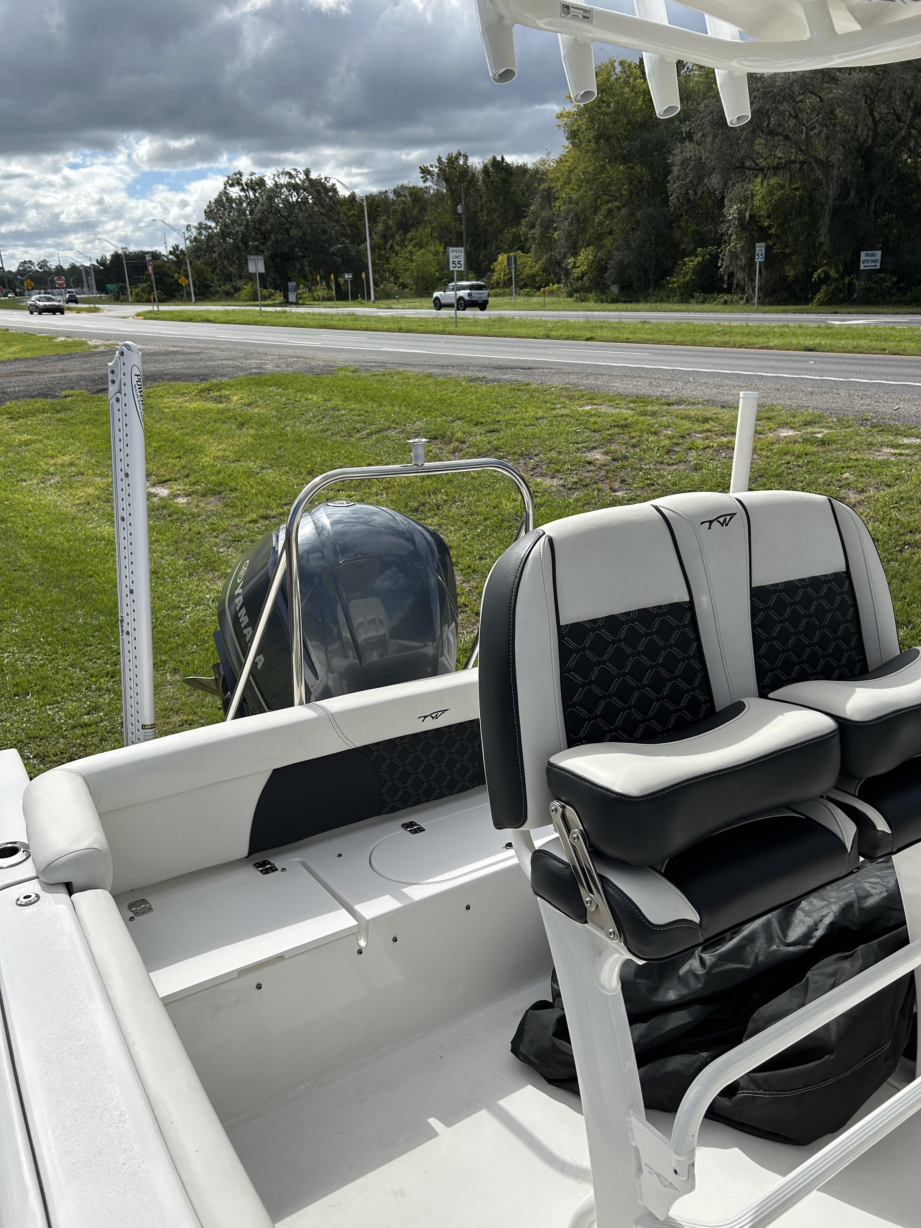2022 Tidewater Boats 220 LXF - Photo 5