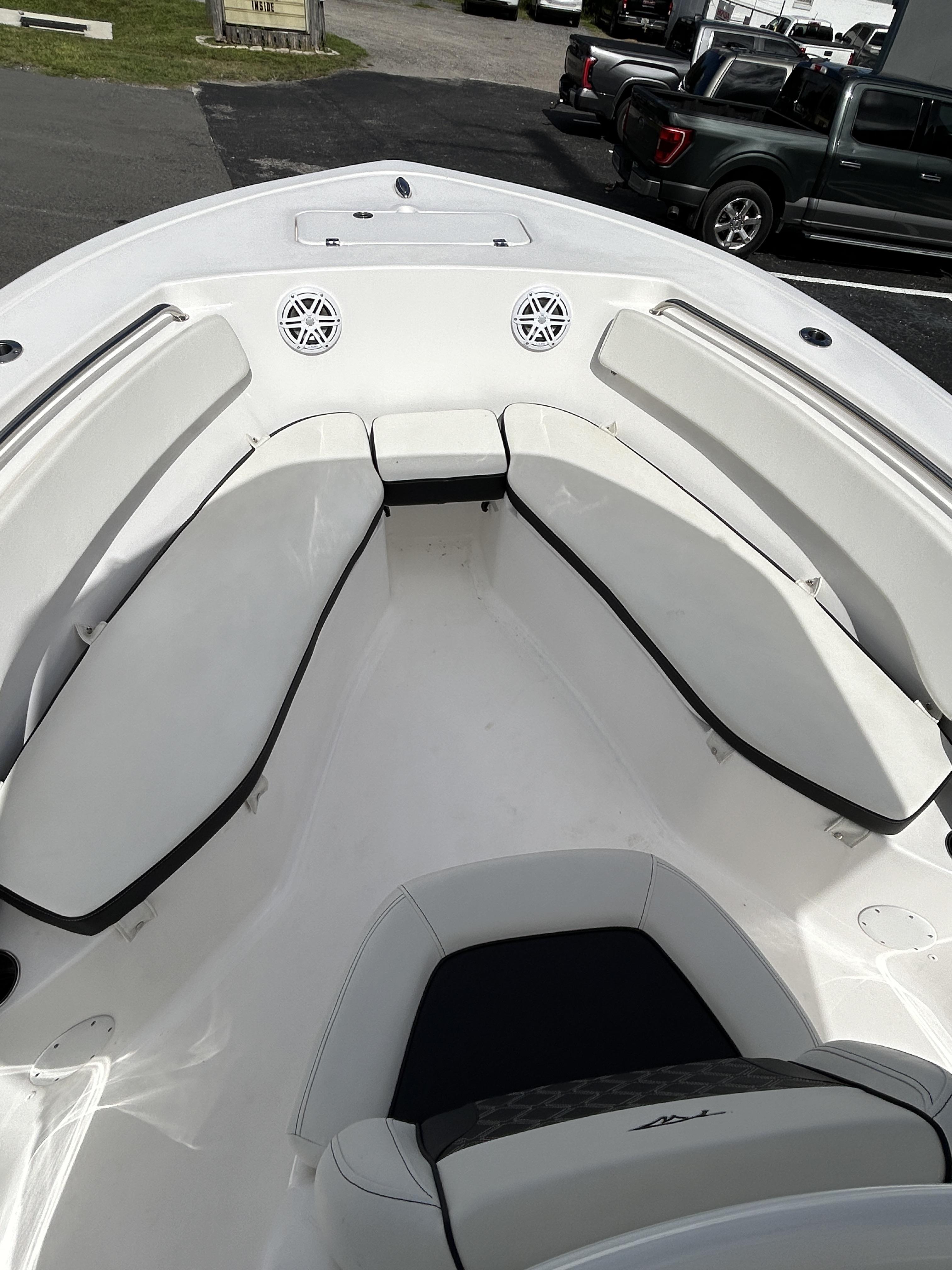 2022 Tidewater Boats 220 LXF - Photo 6