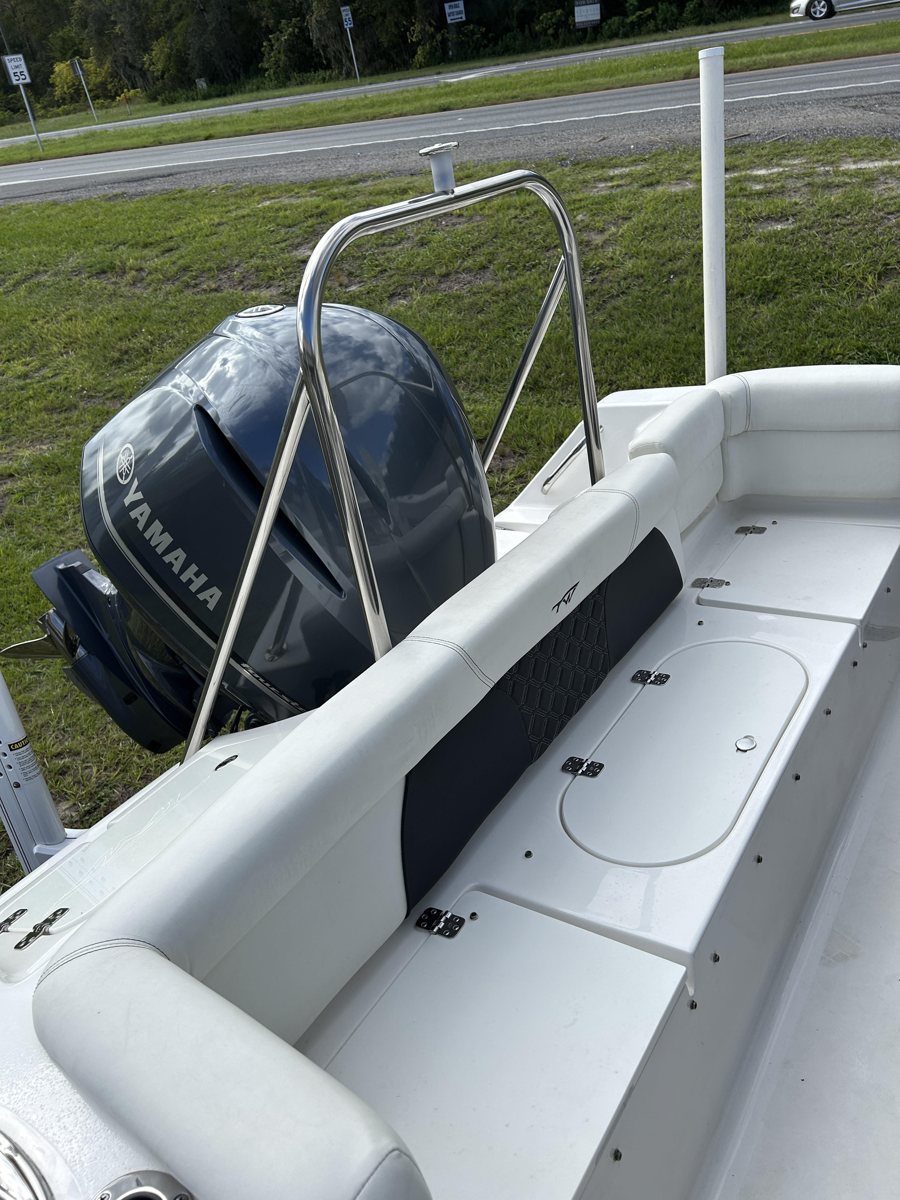 2022 Tidewater Boats 220 LXF - Photo 9