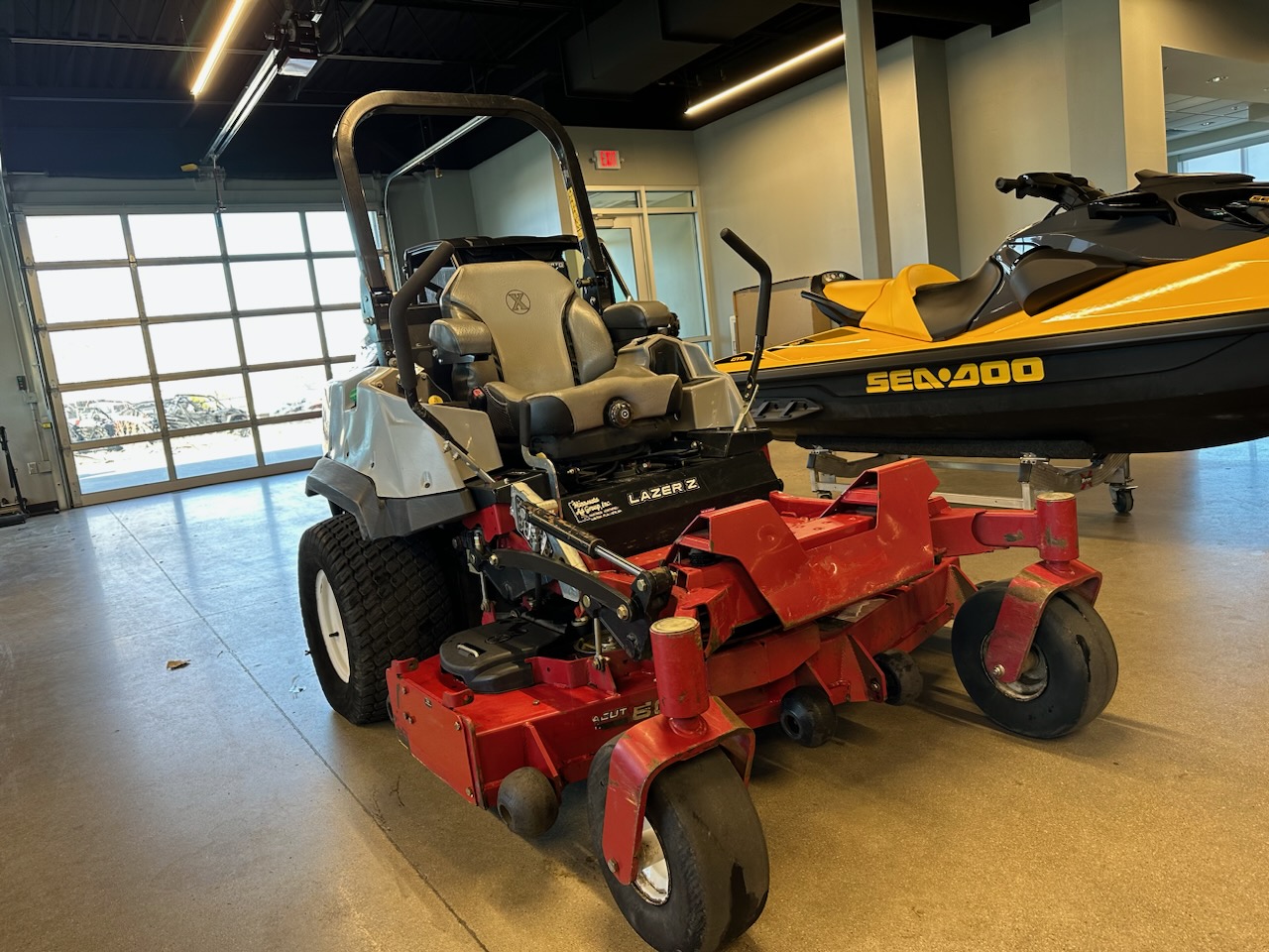 2017 Exmark LZS80TDYM604W0 - Photo 3