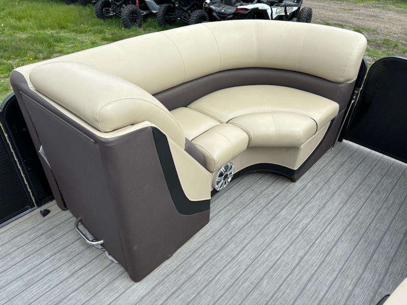 Manitou Pontoon Boats Oasis RF Image