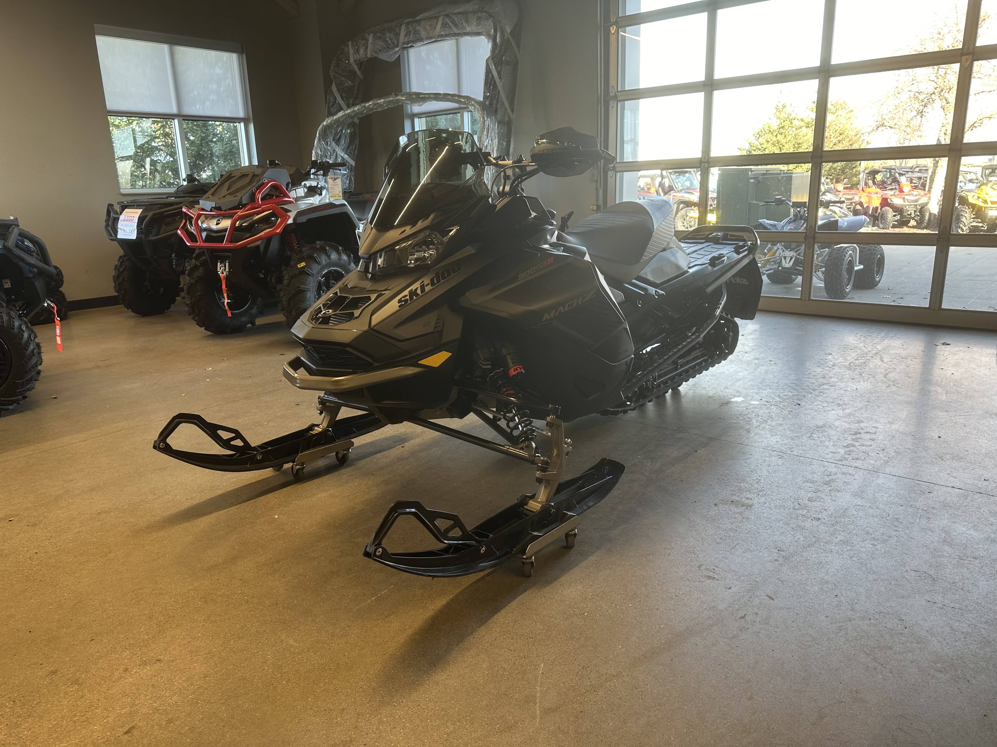 2022 Ski-Doo Mach Z  900 ACE Turbo R RipSaw 2-Ply 1.25" E.S. w/ Smart-Shox w/ Premium color display - Photo 2