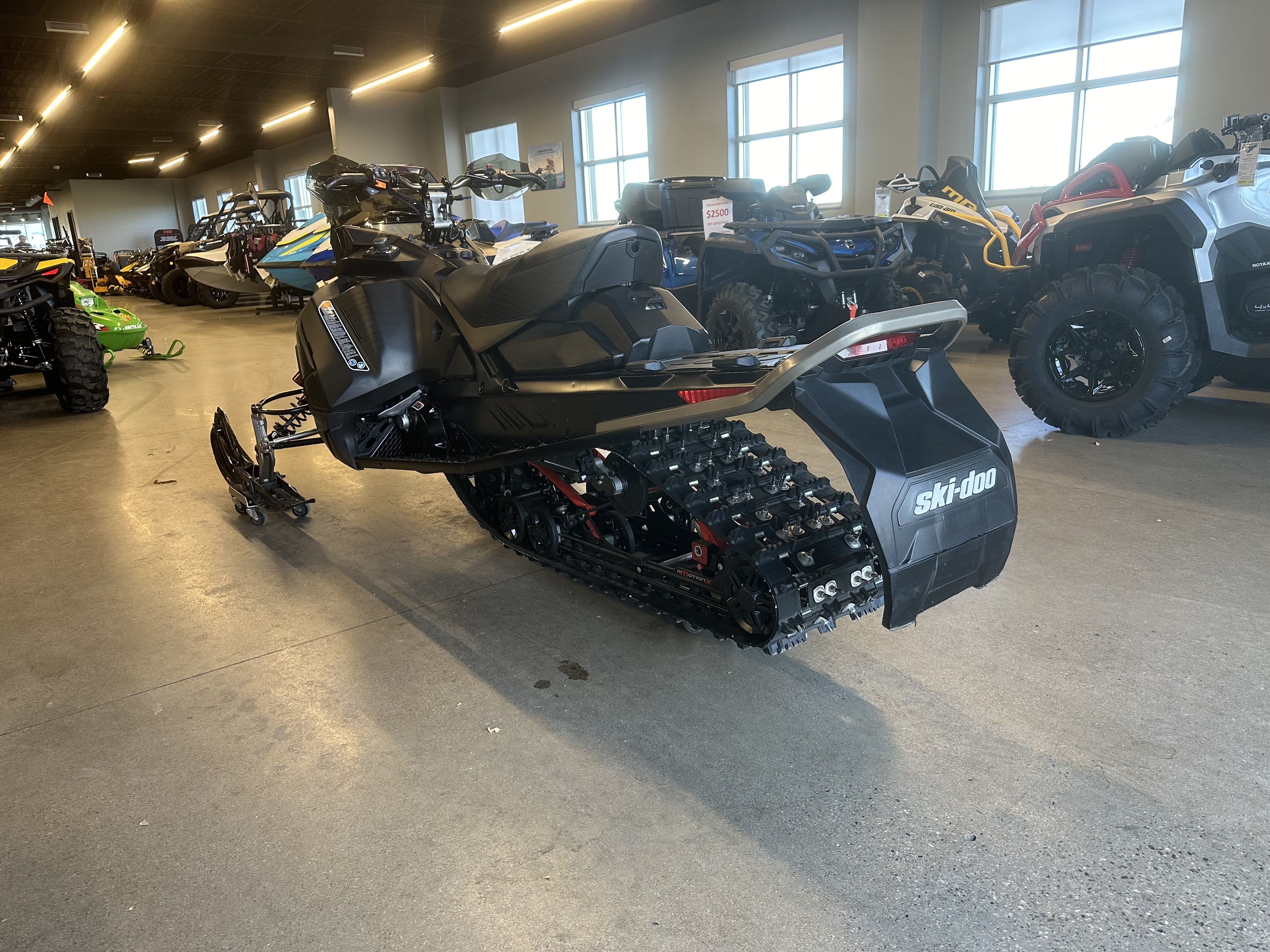 2022 Ski-Doo Mach Z  900 ACE Turbo R RipSaw 2-Ply 1.25" E.S. w/ Smart-Shox w/ Premium color display - Photo 4