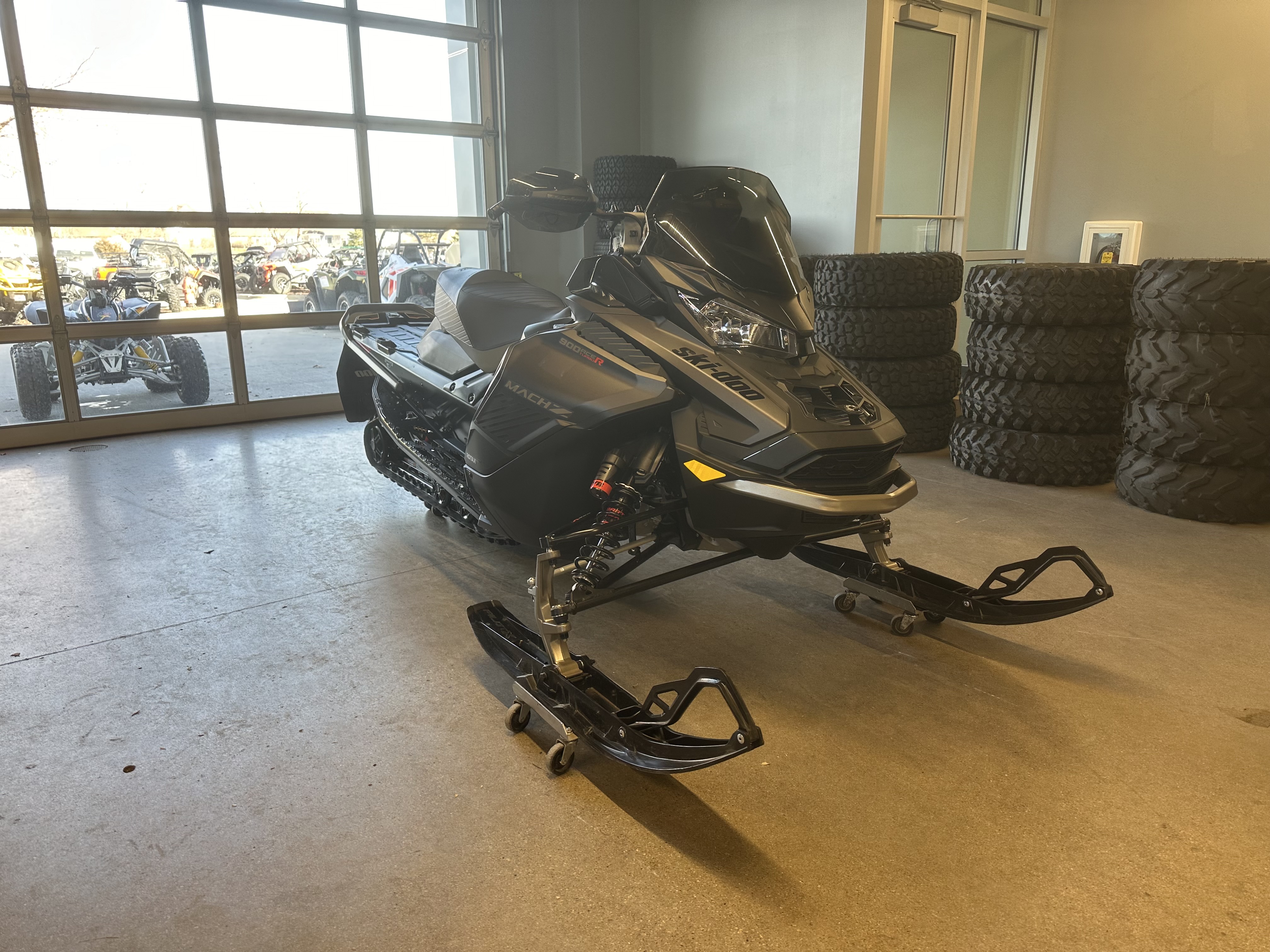 2022 Ski-Doo Mach Z  900 ACE Turbo R RipSaw 2-Ply 1.25" E.S. w/ Smart-Shox w/ Premium color display