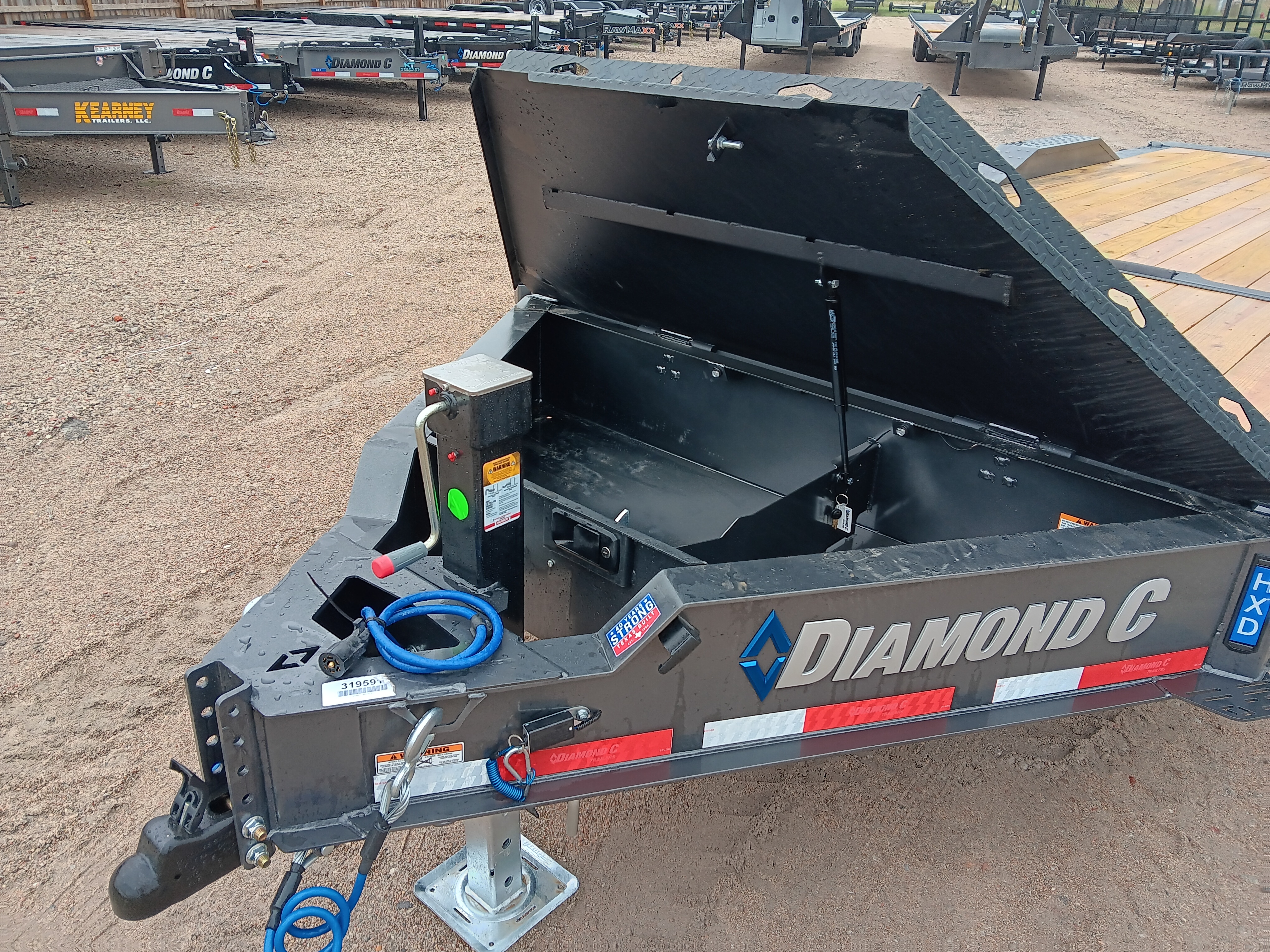 2027 Diamond C photo 3