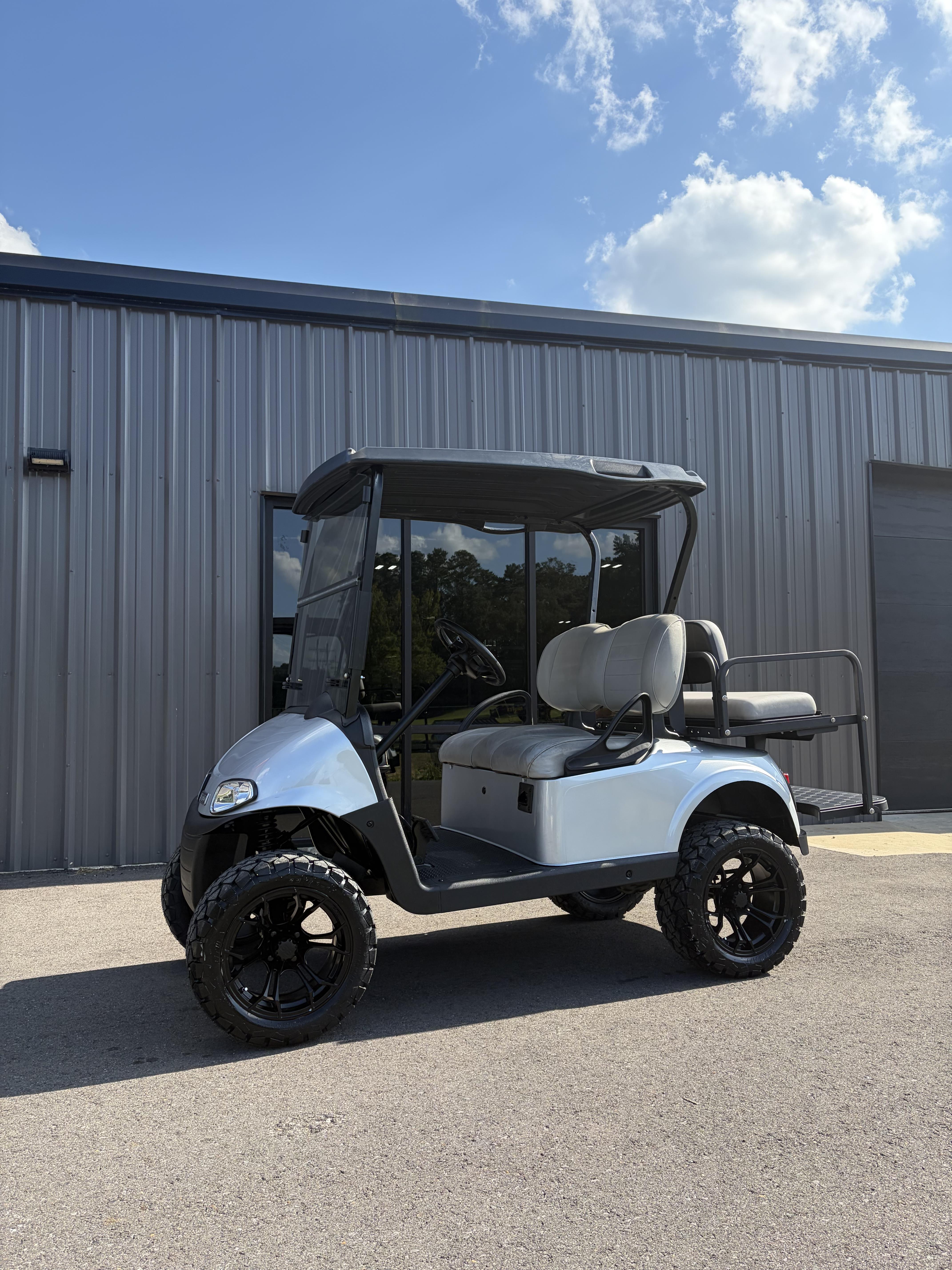 2022 EZGO RXV