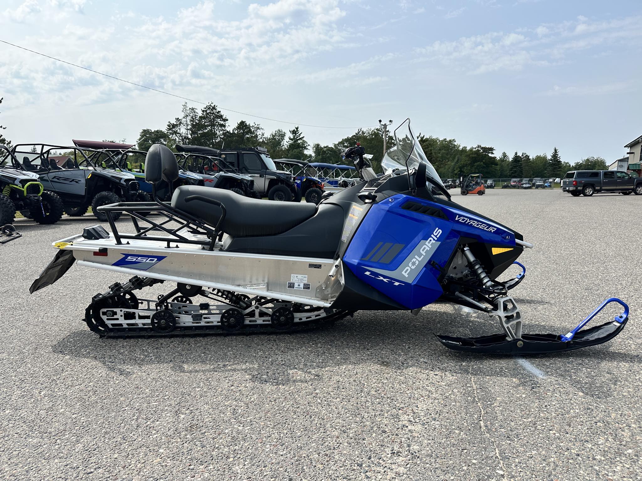 2024 Polaris 550 VOYAGEUR LXT 144 ES NORTHSTAR ED. - BLU/BLK-RAW-RAW-STD - Photo 5